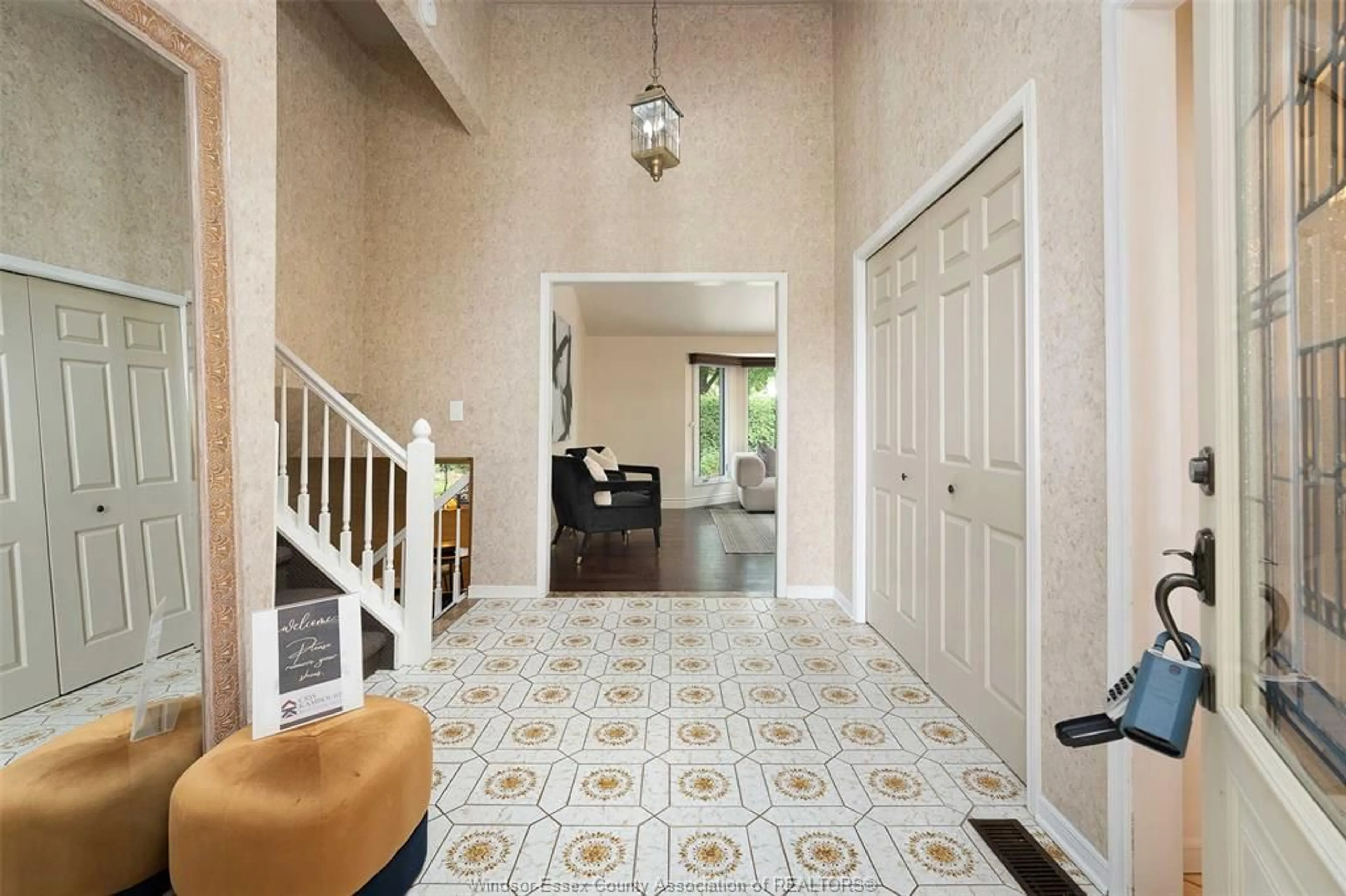 Indoor foyer for 3478 DRIFTWOOD, Windsor Ontario N9E 4A9