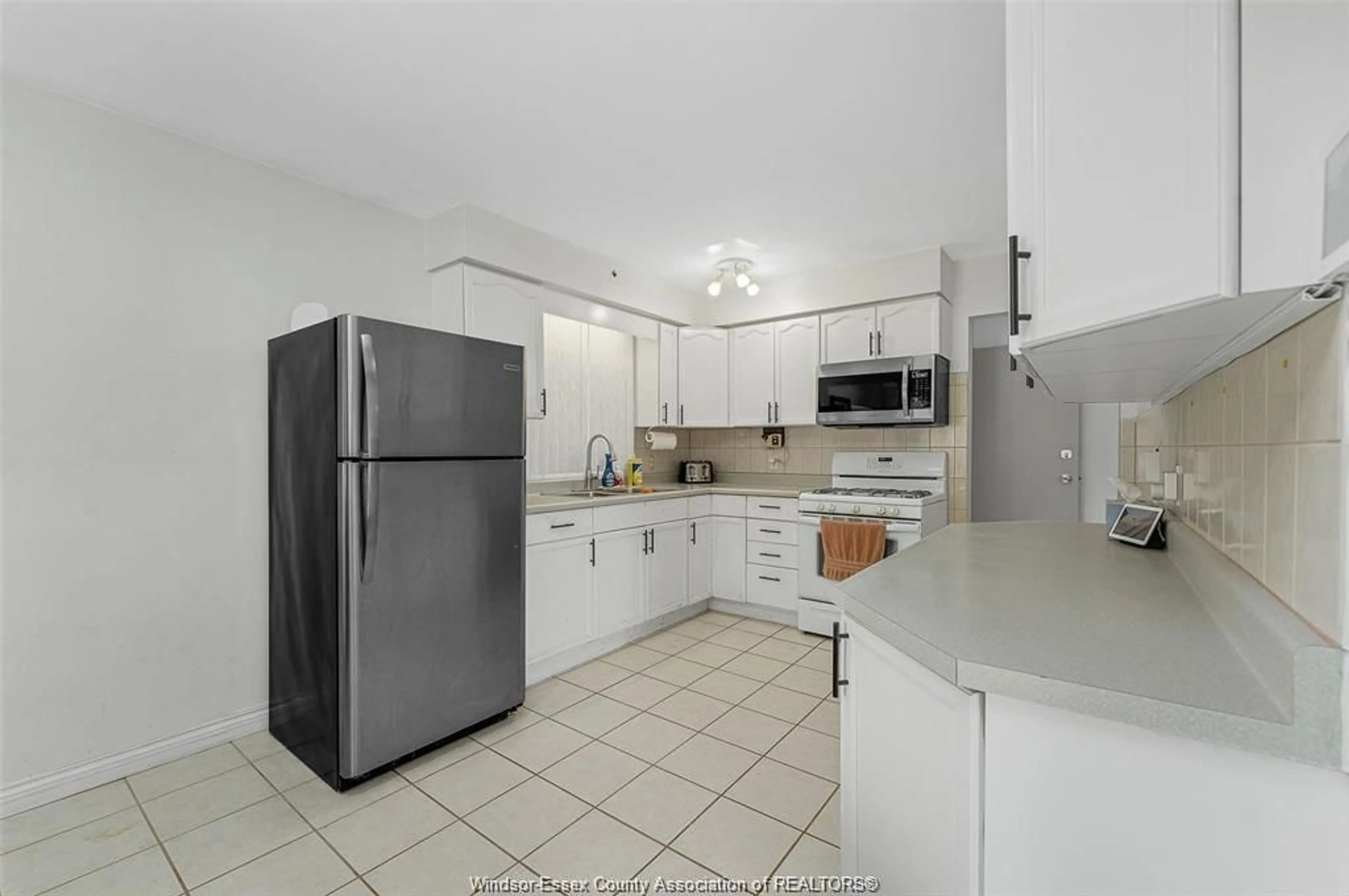 Standard kitchen, ceramic/tile floor for 1691 LANGLOIS, Windsor Ontario N8X 4M4