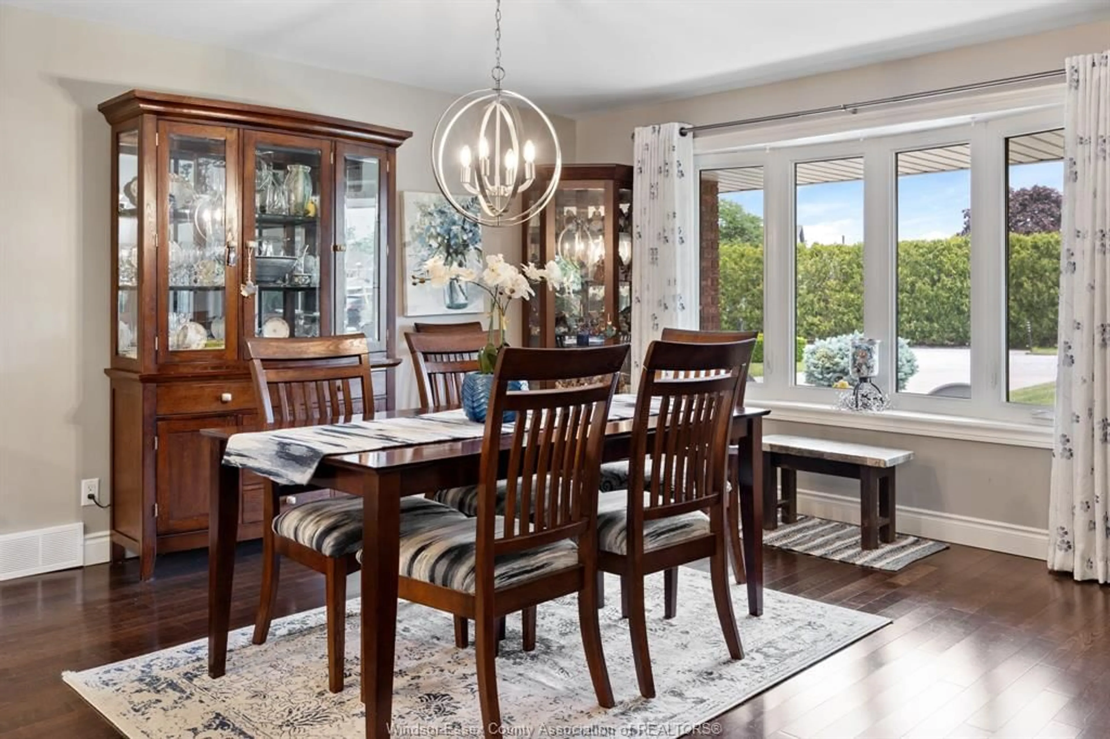 Dining room, wood/laminate floor for 345 HONEY Lane, Lakeshore Ontario N0R 1S0
