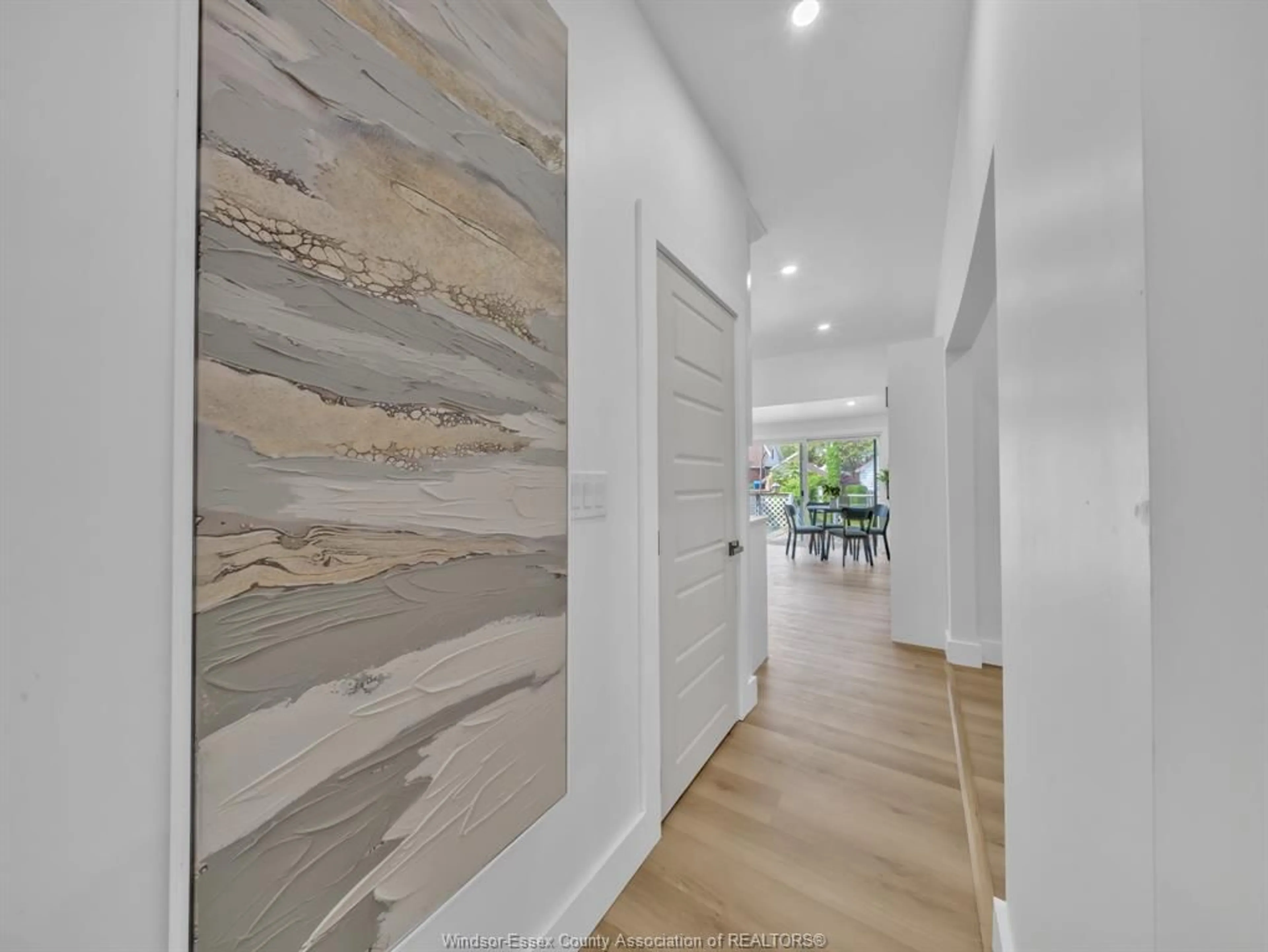Indoor entryway for 1387 Lincoln, Windsor Ontario N8Y 2J2