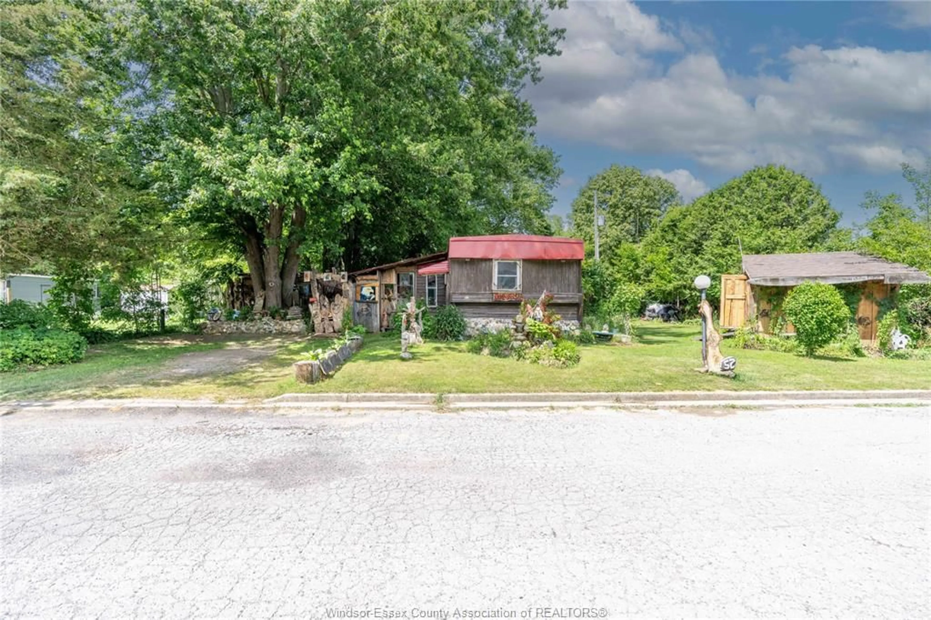 A pic from outside/outdoor area/front of a property/back of a property/a pic from drone, street for 29338 JANE #52, Thamesville Ontario N0P 2K0