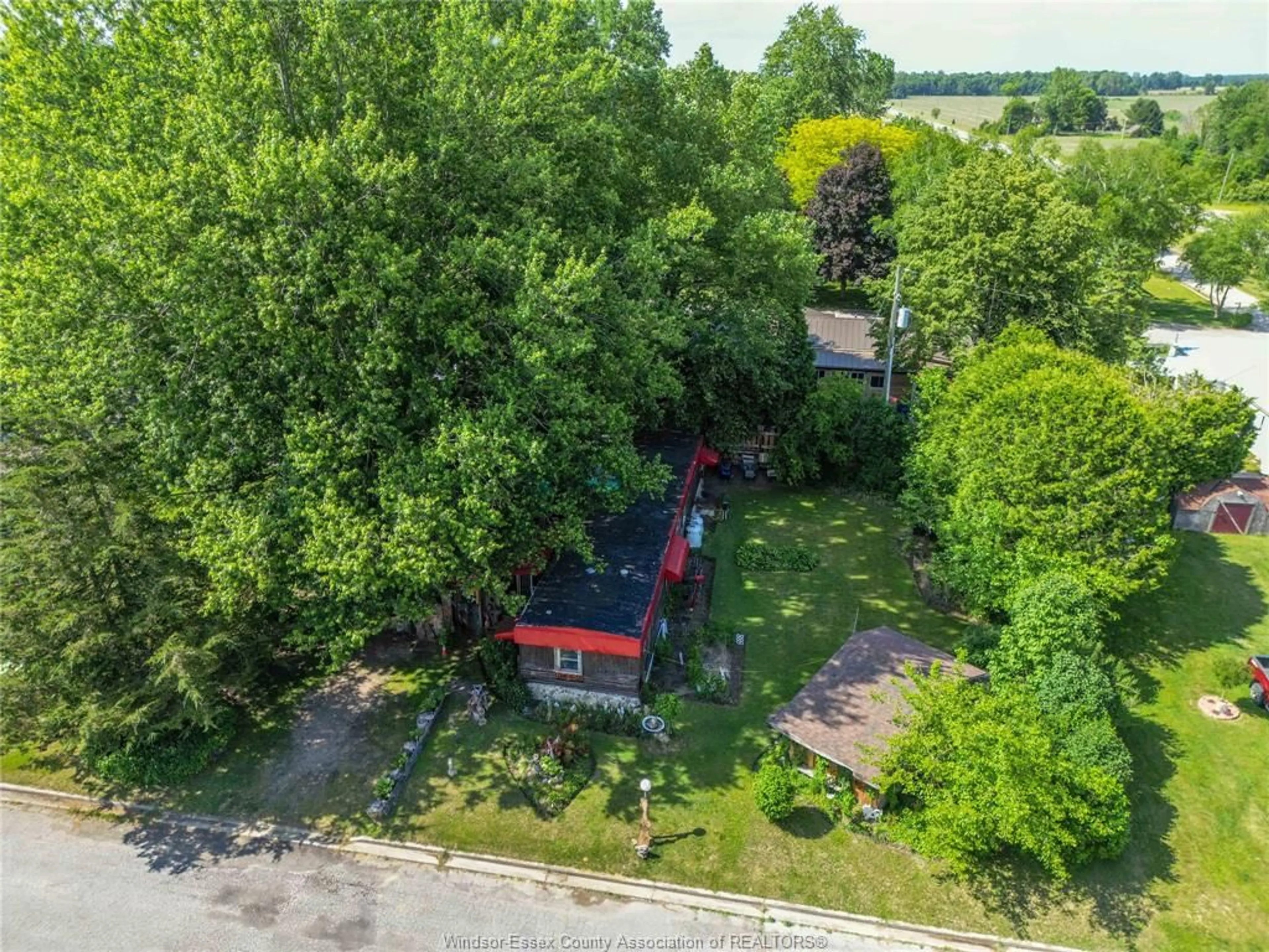 A pic from outside/outdoor area/front of a property/back of a property/a pic from drone, unknown for 29338 JANE #52, Thamesville Ontario N0P 2K0