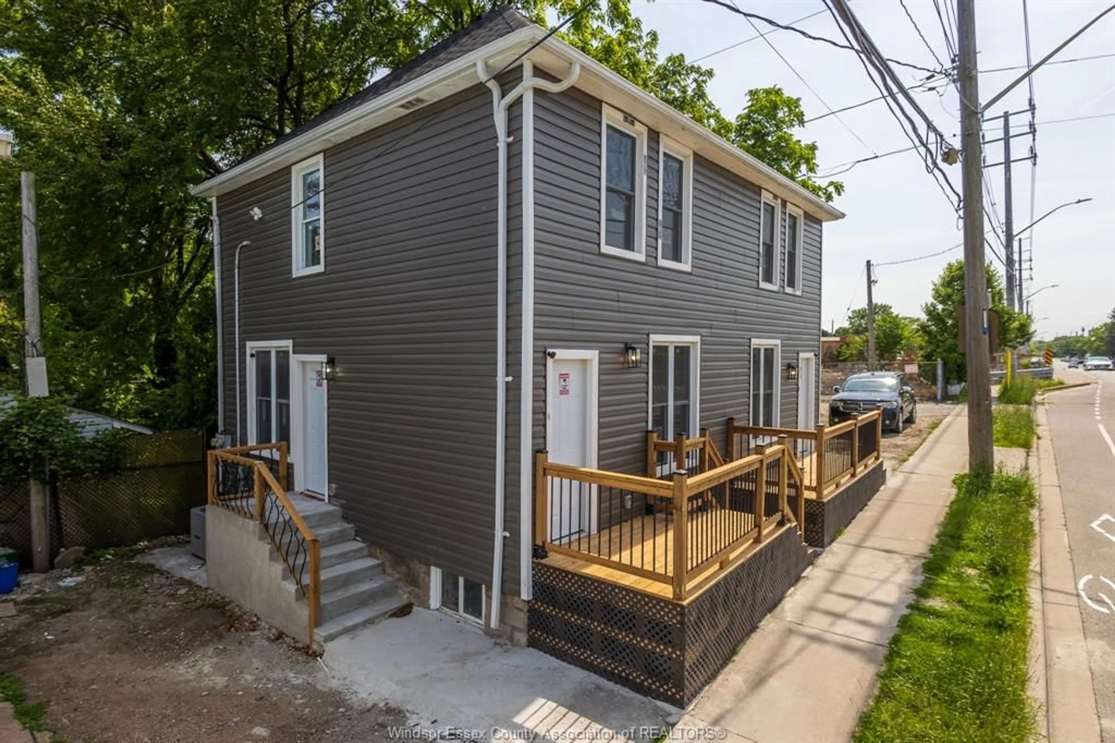 Patio, street for 1219-1225 COLLEGE Ave, Windsor Ontario N9A 6B1