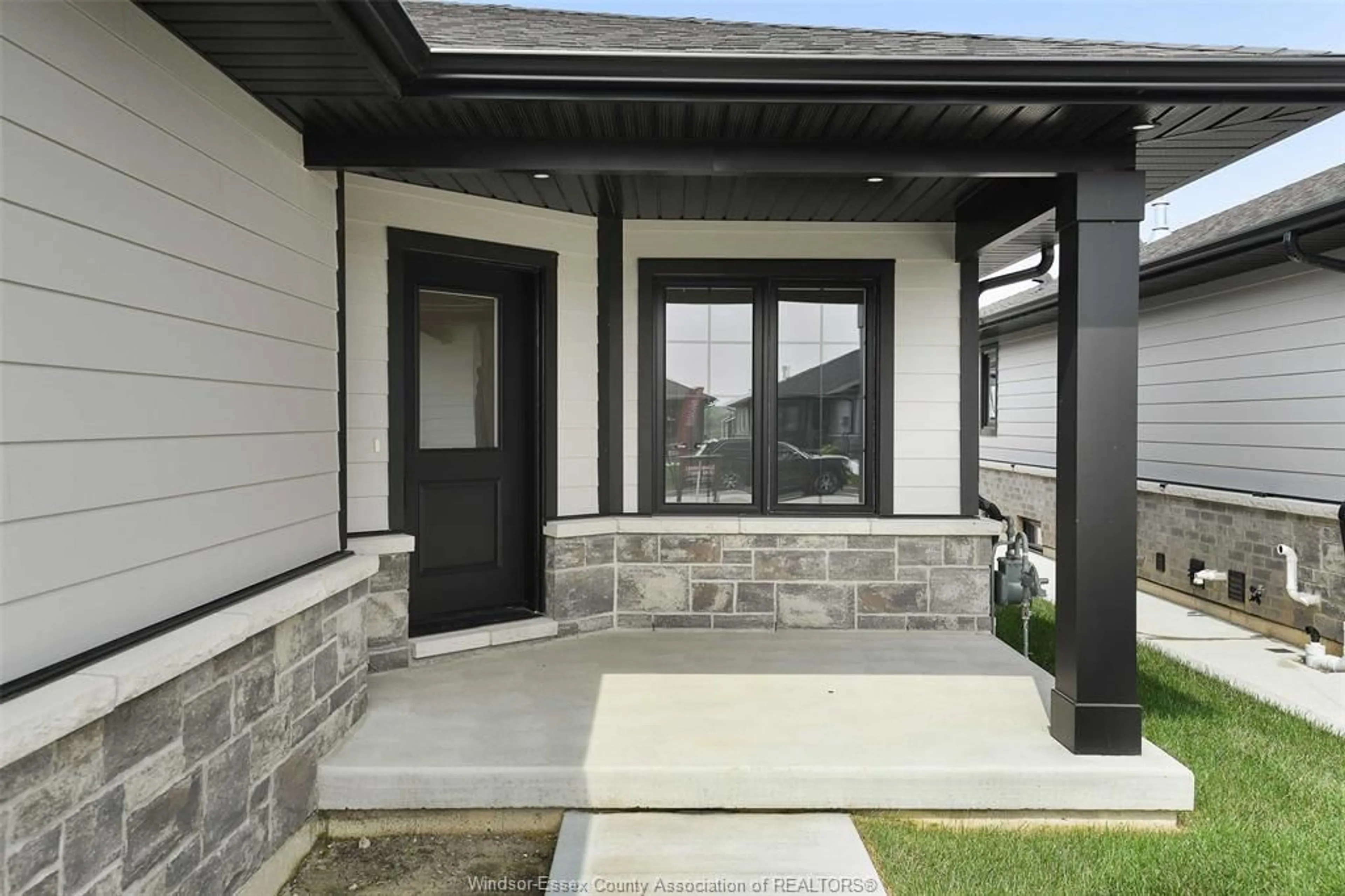 Indoor entryway for 65 JEWEL St, Harrow Ontario N0R 1G0