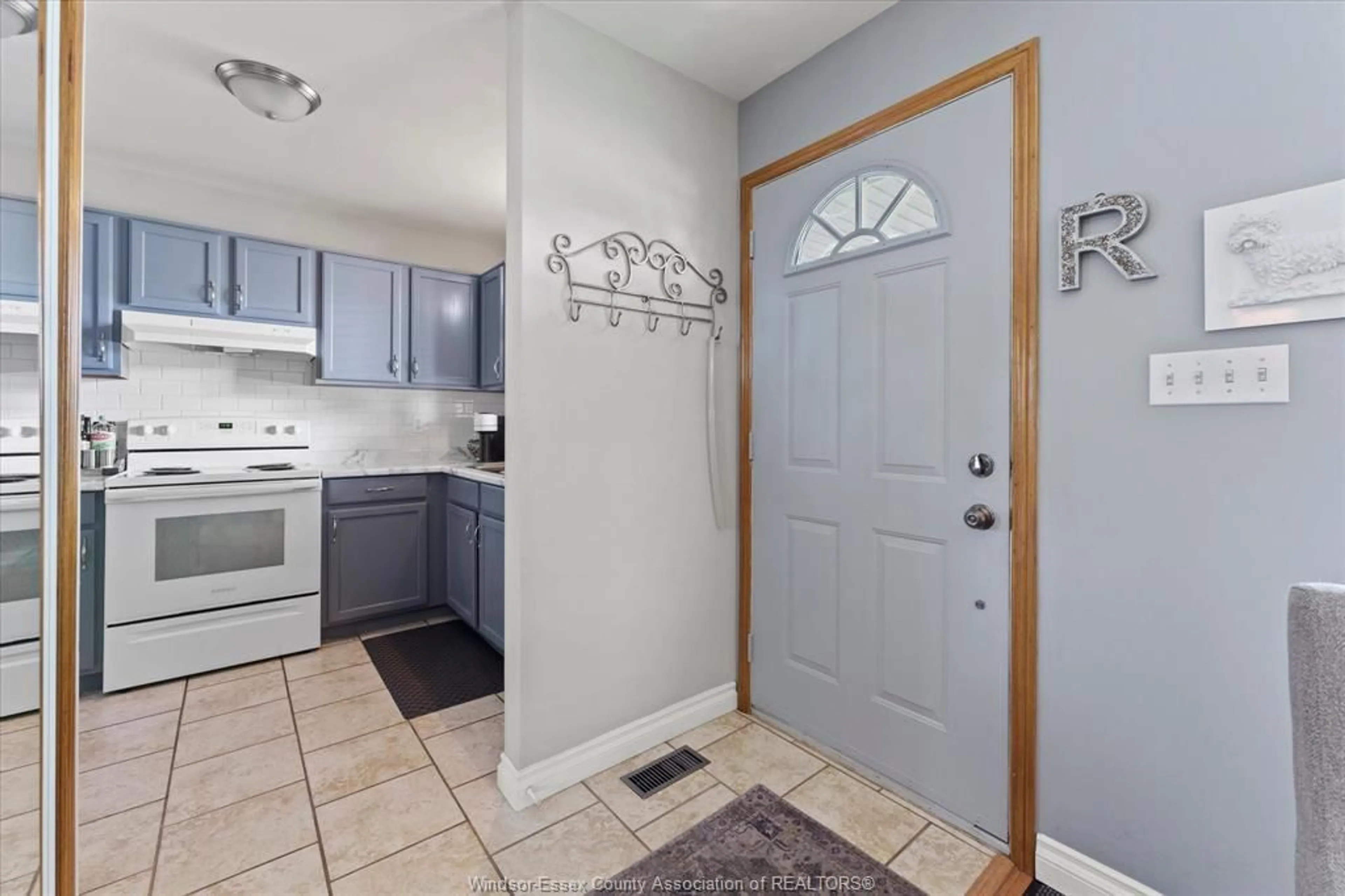 Unknown for 2619 Gem Ave, Windsor Ontario N8W 5N5