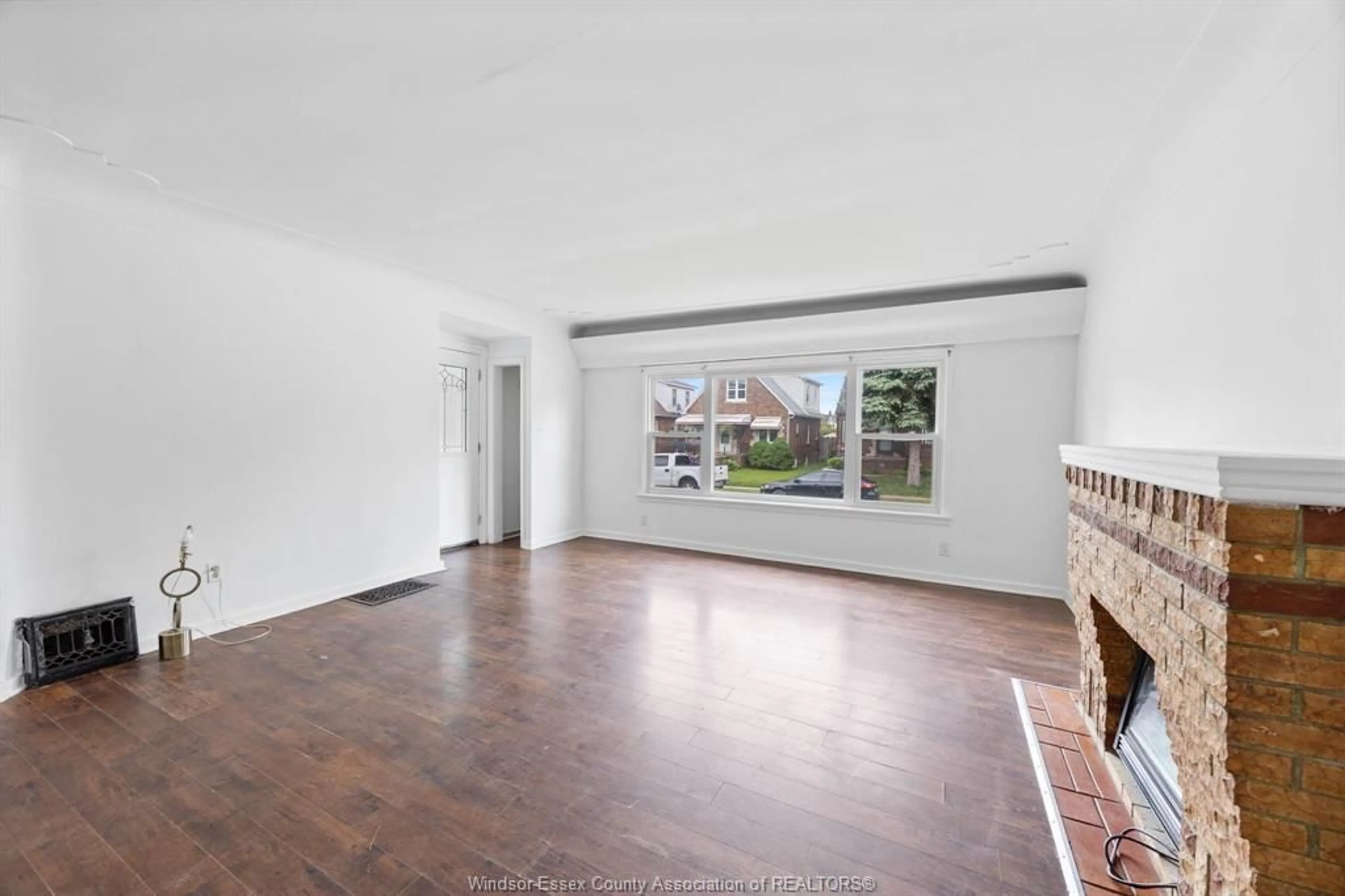 A pic of a room for 1056 SHEPHERD St, Windsor Ontario N8X 2L7