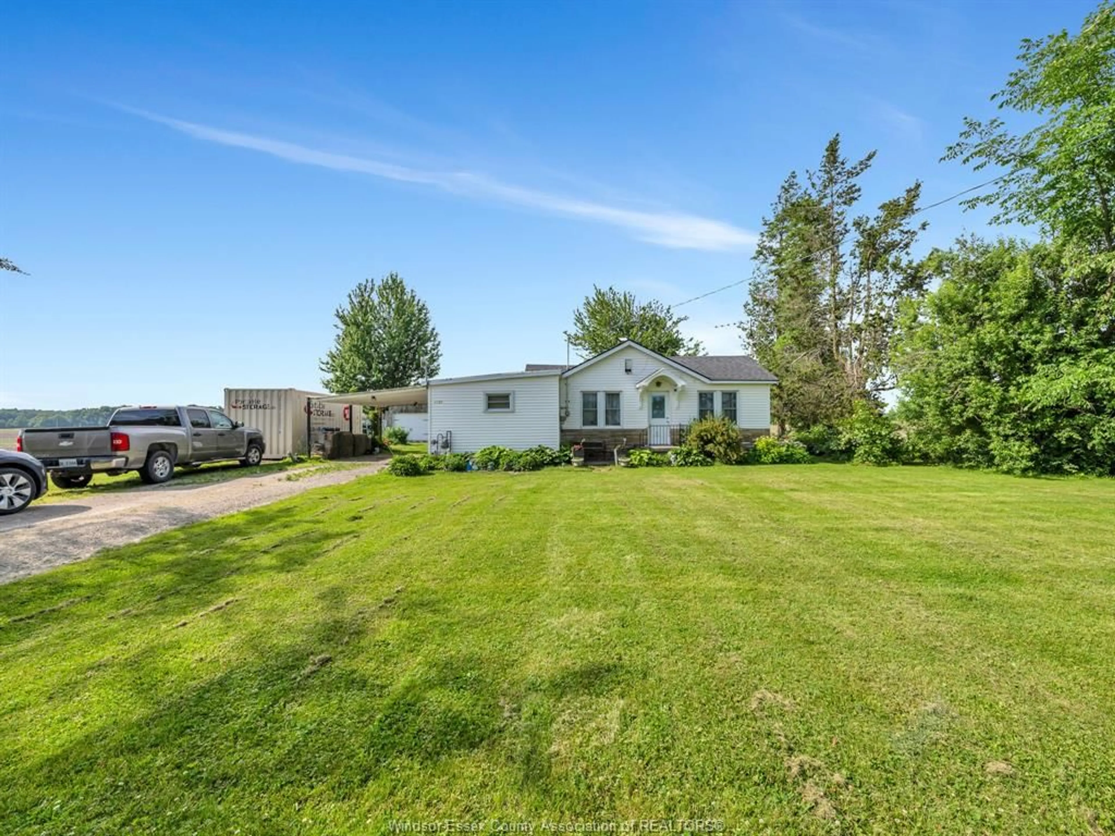 A pic from outside/outdoor area/front of a property/back of a property/a pic from drone, unknown for 1101 ROAD 2 WEST, Kingsville Ontario N9Y 2E4