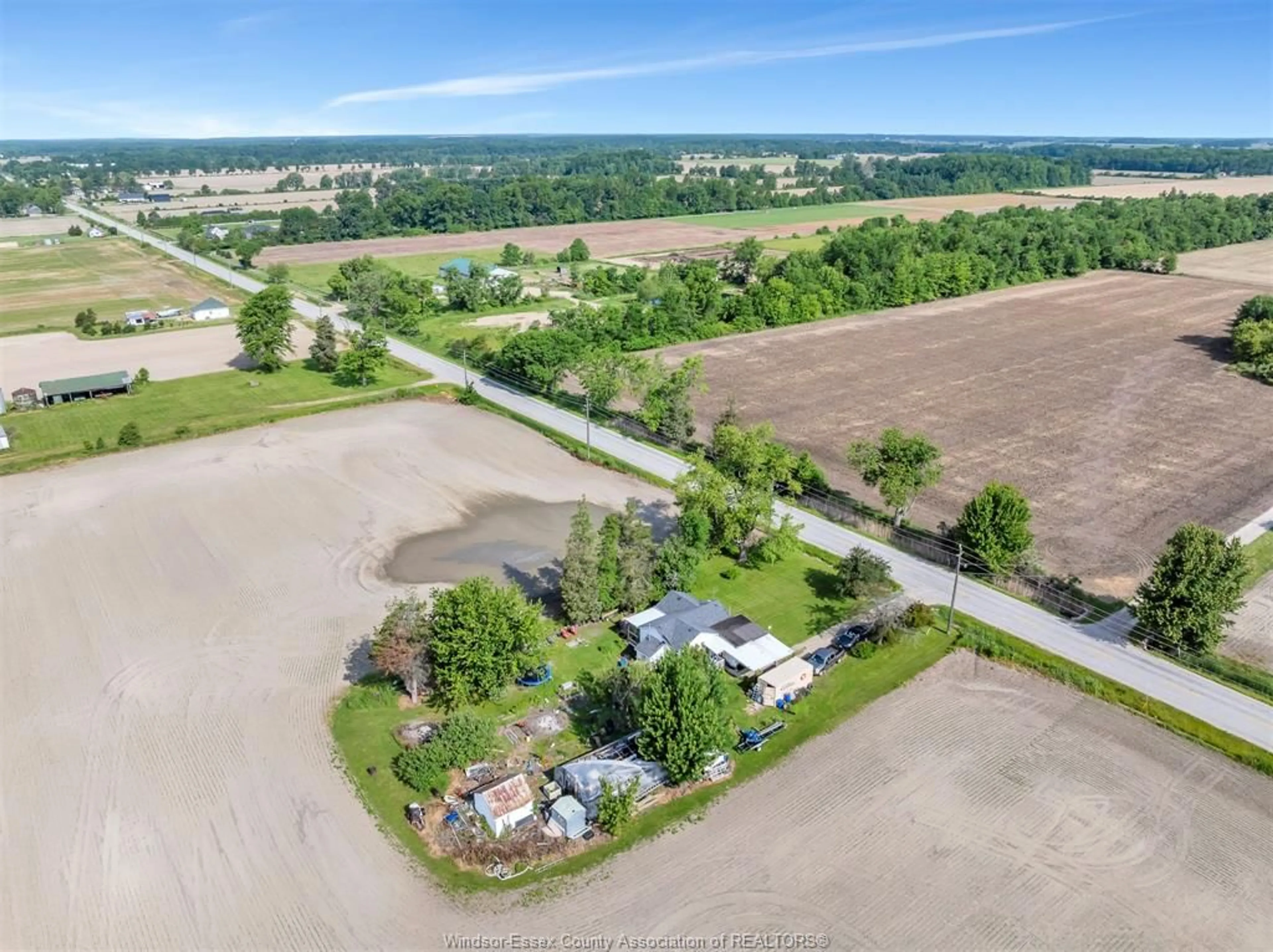 A pic from outside/outdoor area/front of a property/back of a property/a pic from drone, unknown for 1101 ROAD 2 WEST, Kingsville Ontario N9Y 2E4