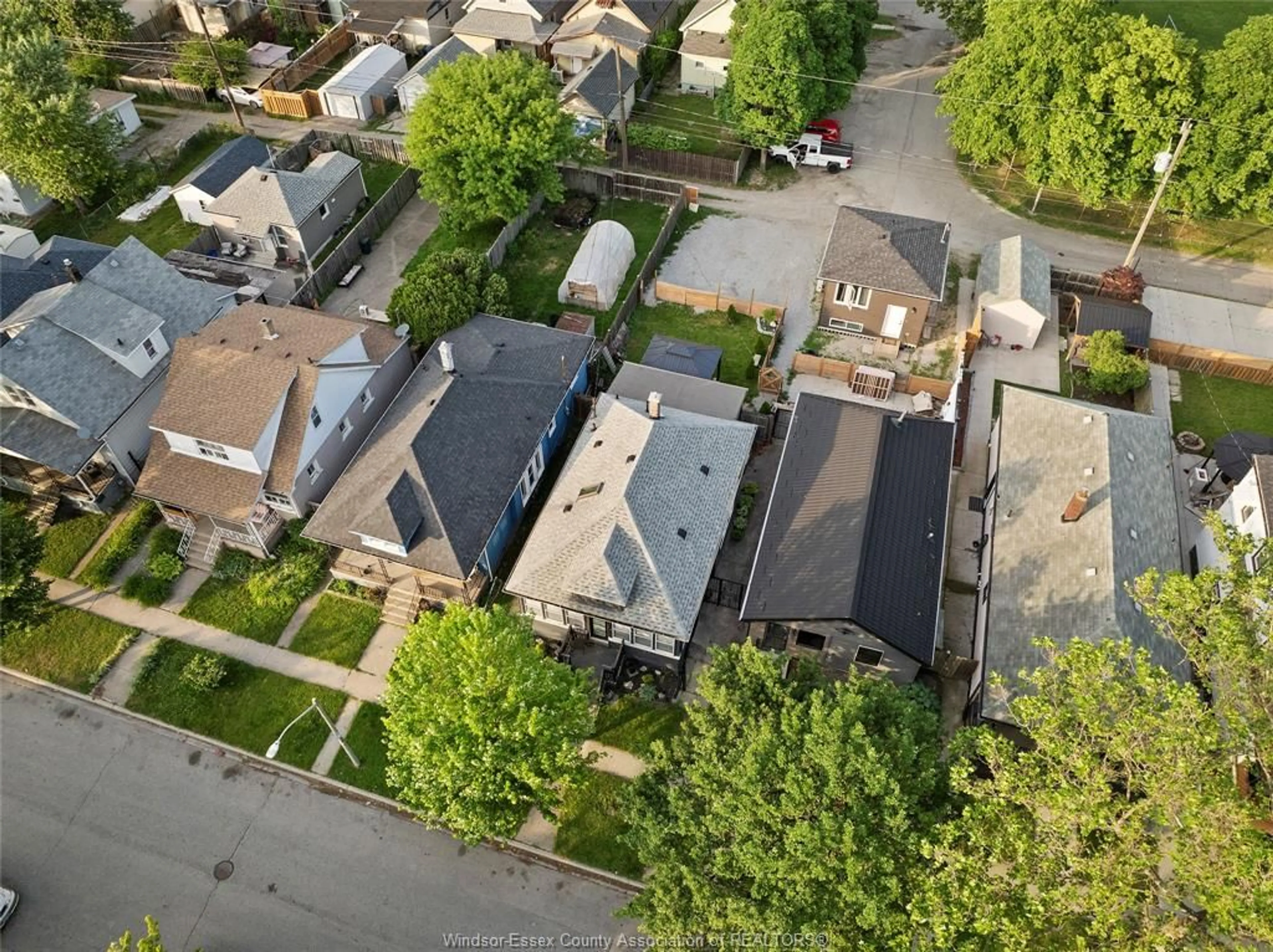 A pic from outside/outdoor area/front of a property/back of a property/a pic from drone, street for 1238 ALBERT Rd, Windsor Ontario N8Y 3P7