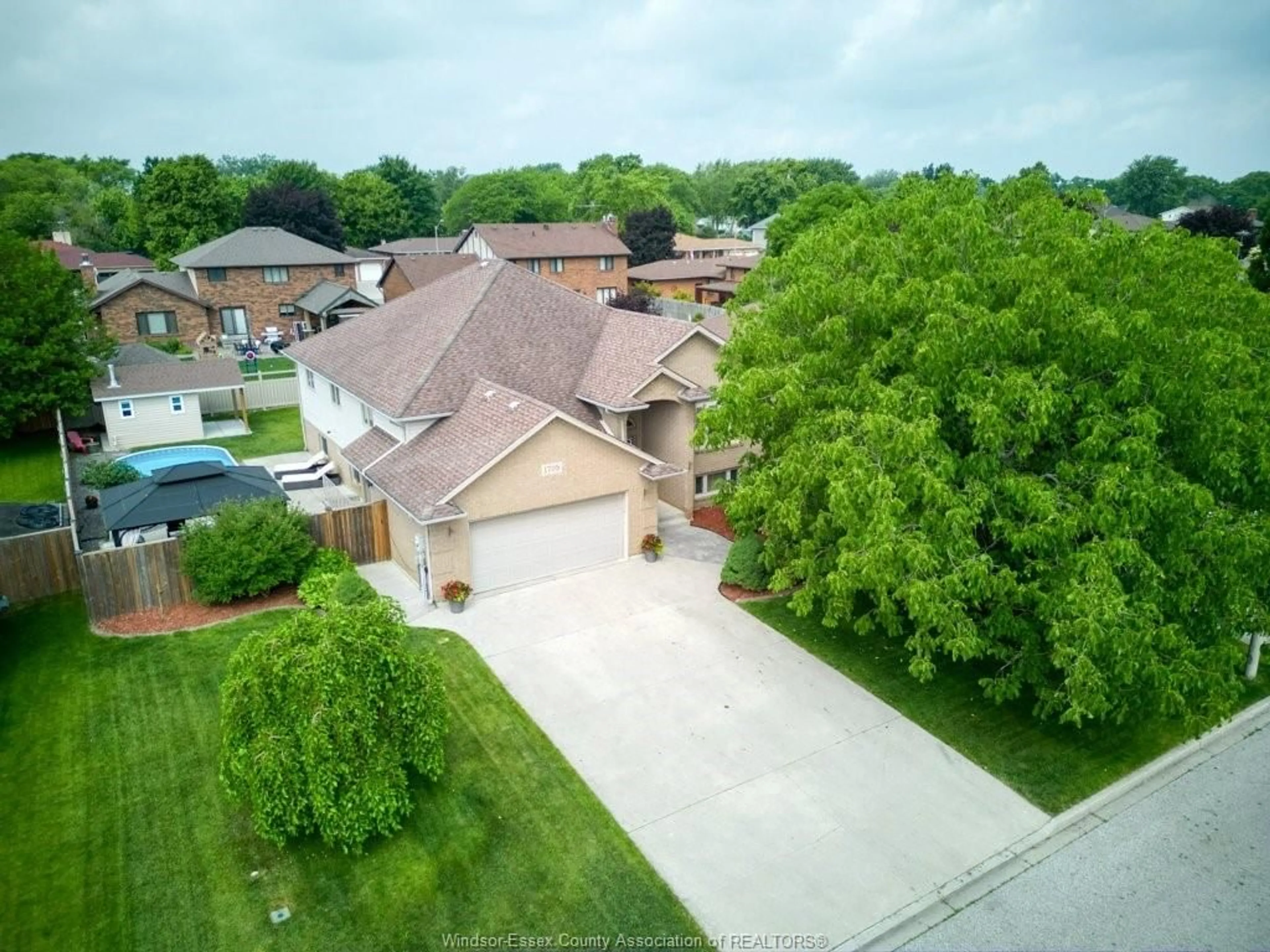 A pic from outside/outdoor area/front of a property/back of a property/a pic from drone, street for 1705 CHORNOBY Cres, Tecumseh Ontario N8N 5A1