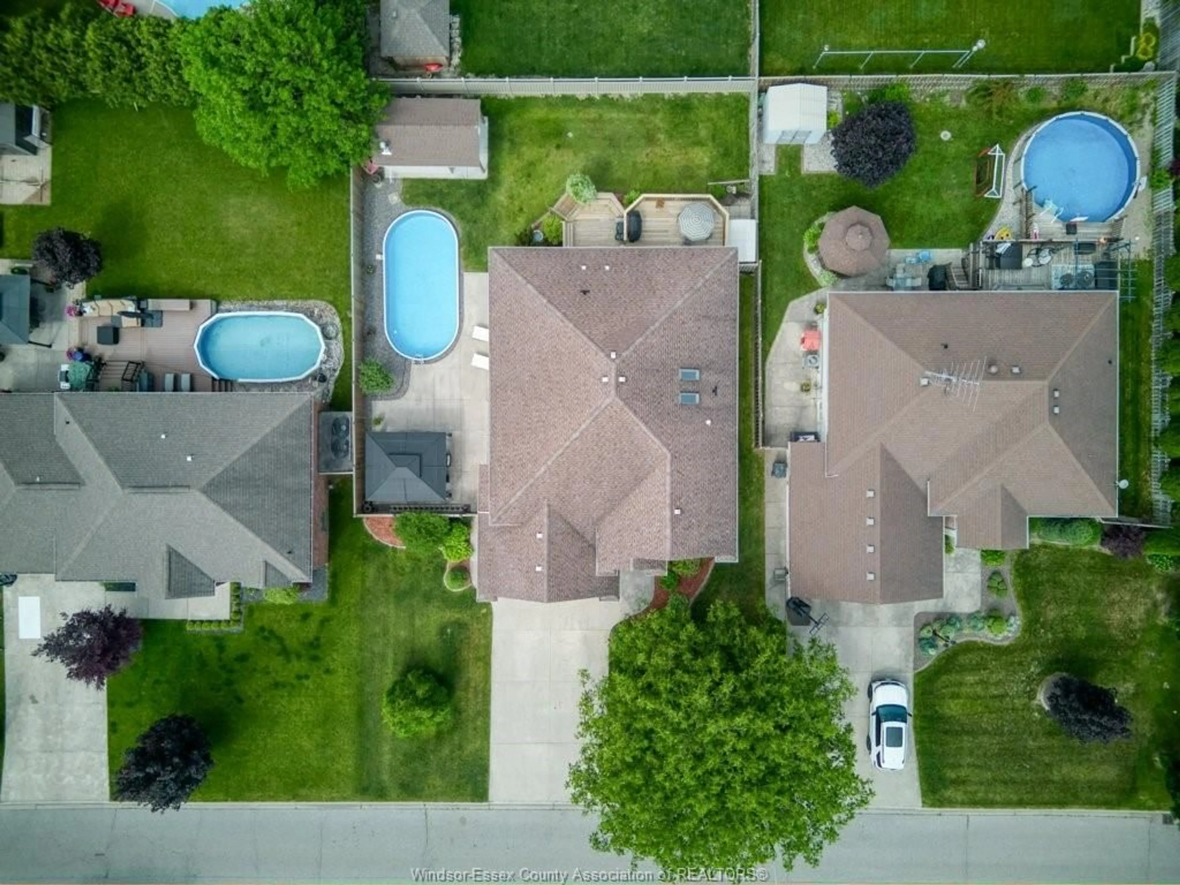 A pic from outside/outdoor area/front of a property/back of a property/a pic from drone, street for 1705 CHORNOBY Cres, Tecumseh Ontario N8N 5A1