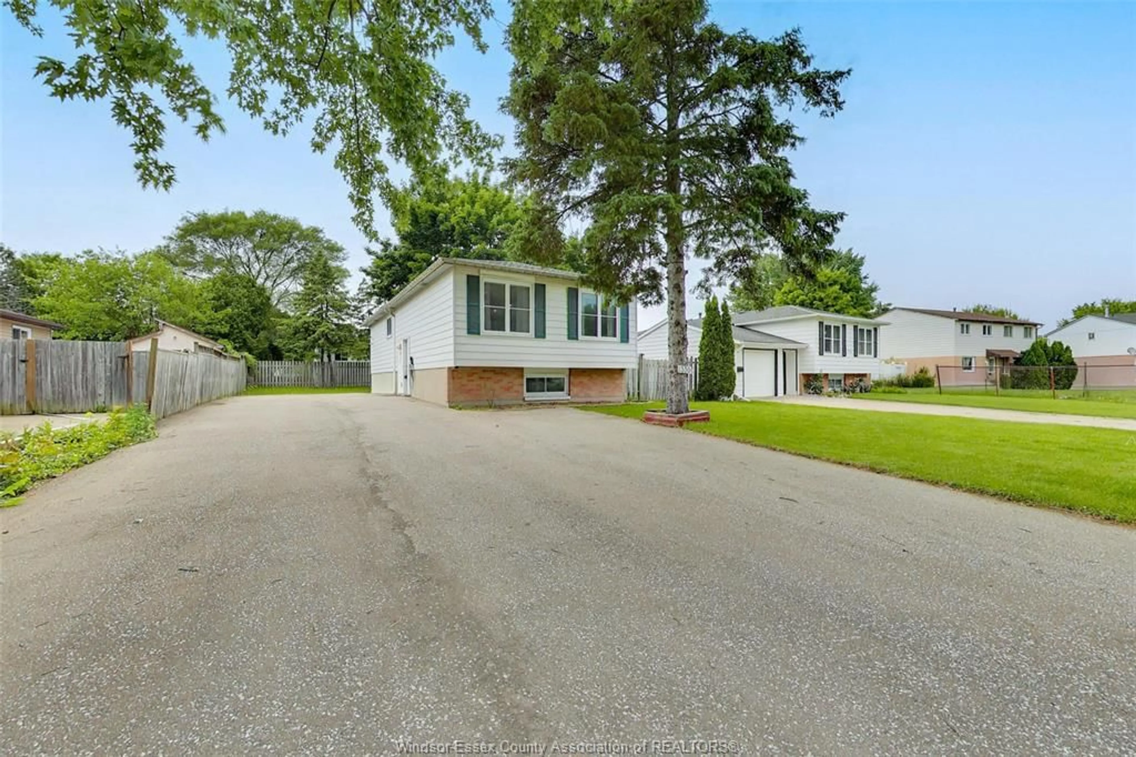 Unknown for 1339 ASCOT Cir, Sarnia Ontario N7S 4B2