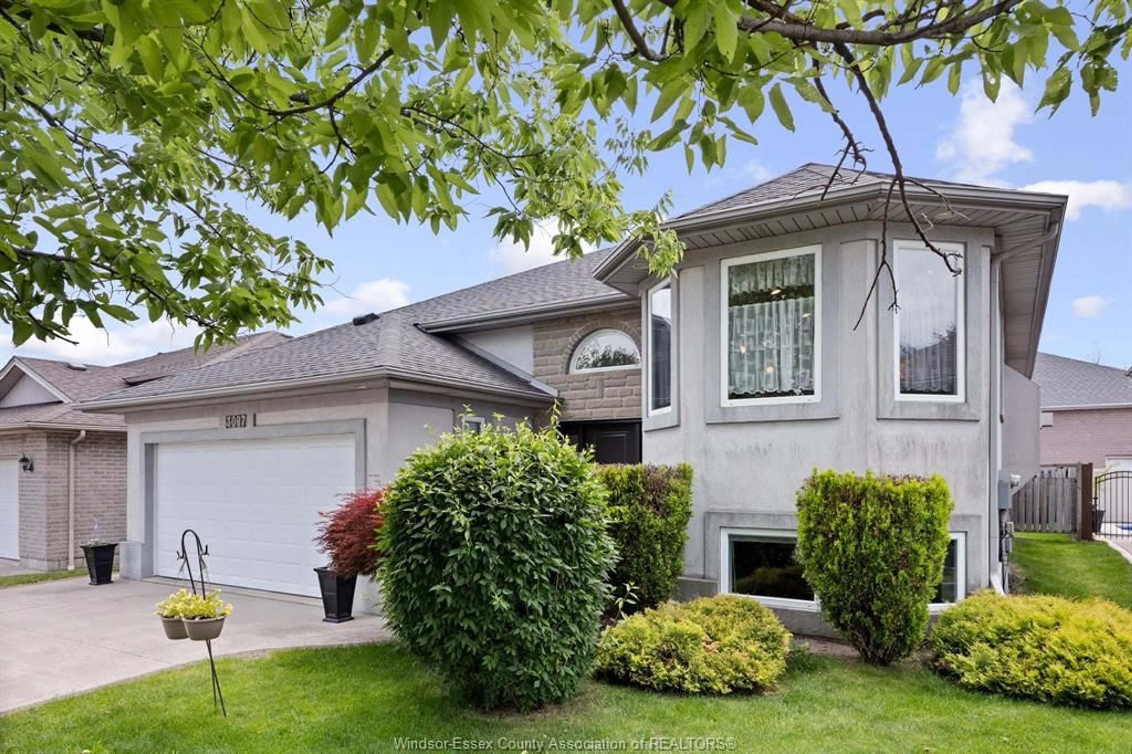 Home with vinyl exterior material, street for 3087 NORTHWAY Ave, Windsor Ontario N9E 4V6