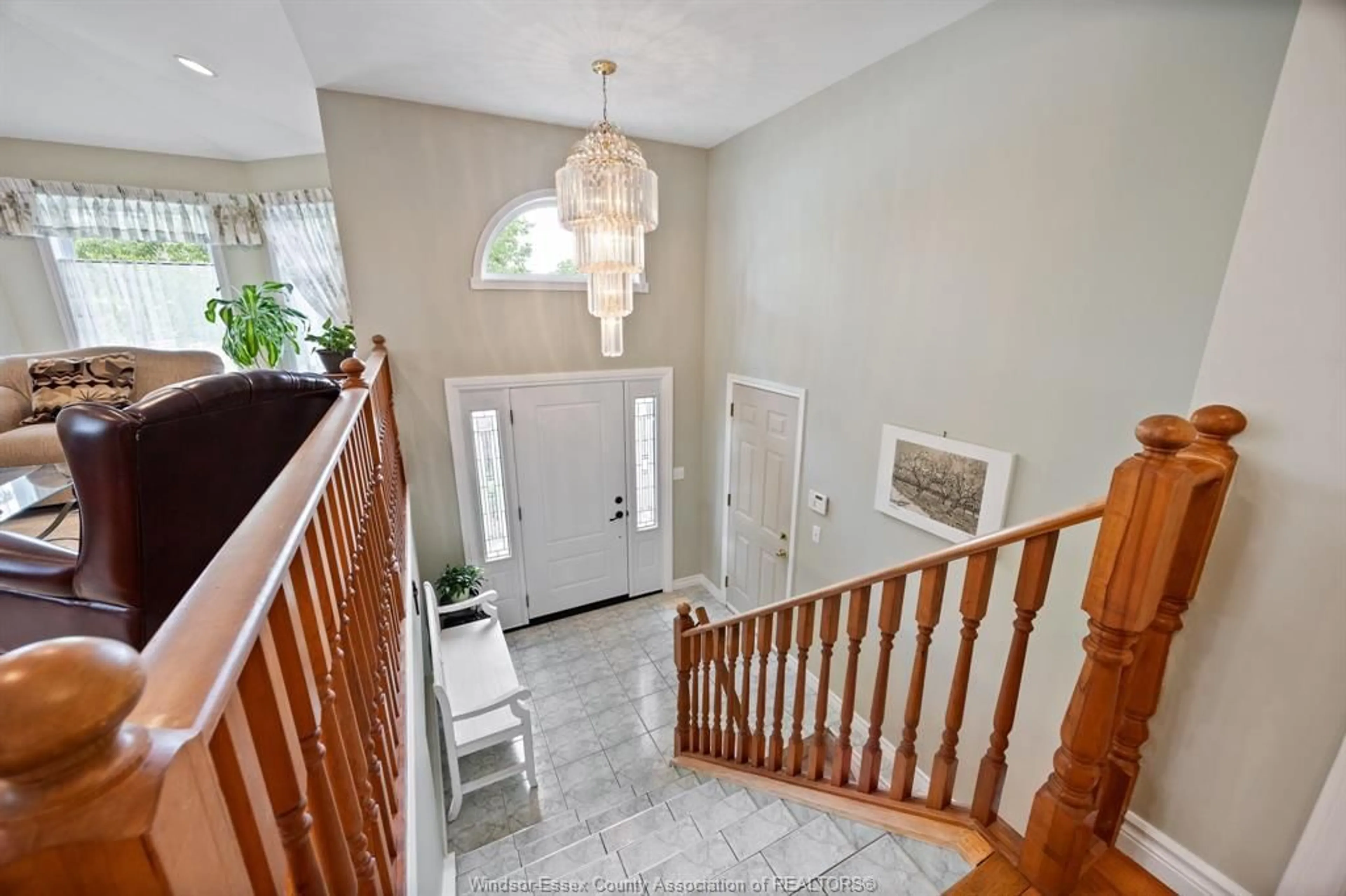 Indoor foyer for 3087 NORTHWAY Ave, Windsor Ontario N9E 4V6
