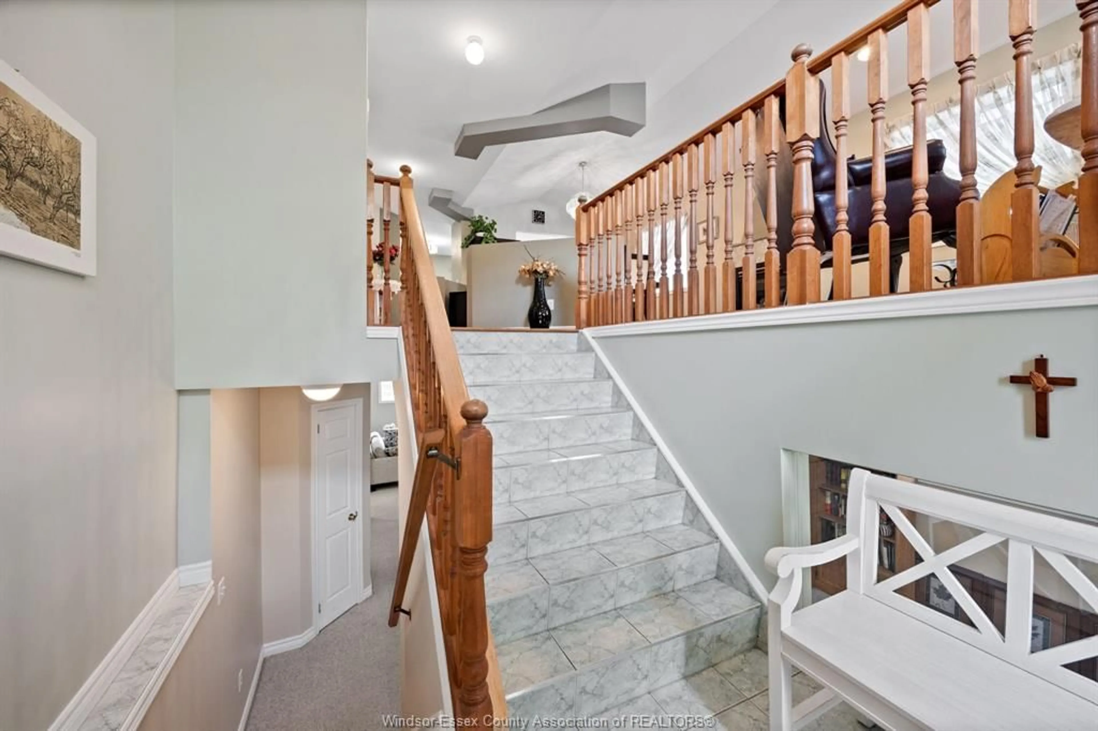 Indoor foyer for 3087 NORTHWAY Ave, Windsor Ontario N9E 4V6