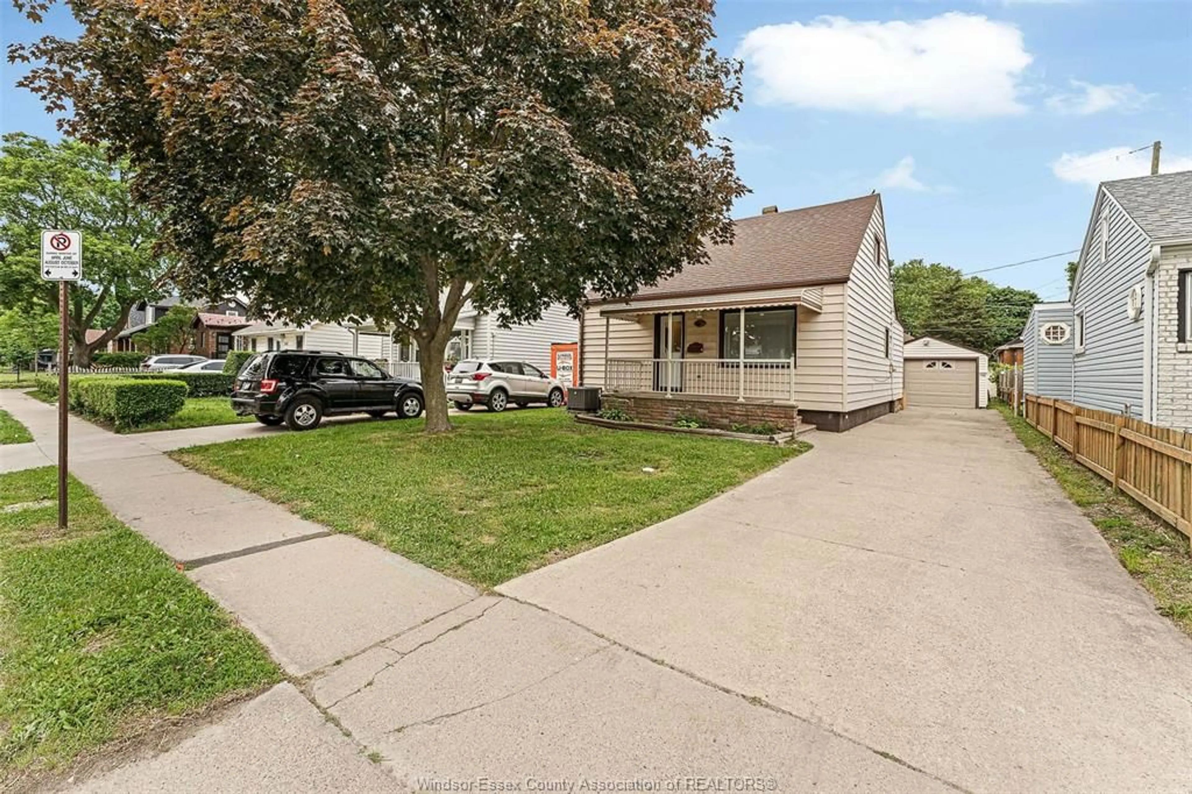 A pic from outside/outdoor area/front of a property/back of a property/a pic from drone, street for 1472 Central Ave, Windsor Ontario N8Y 3V5