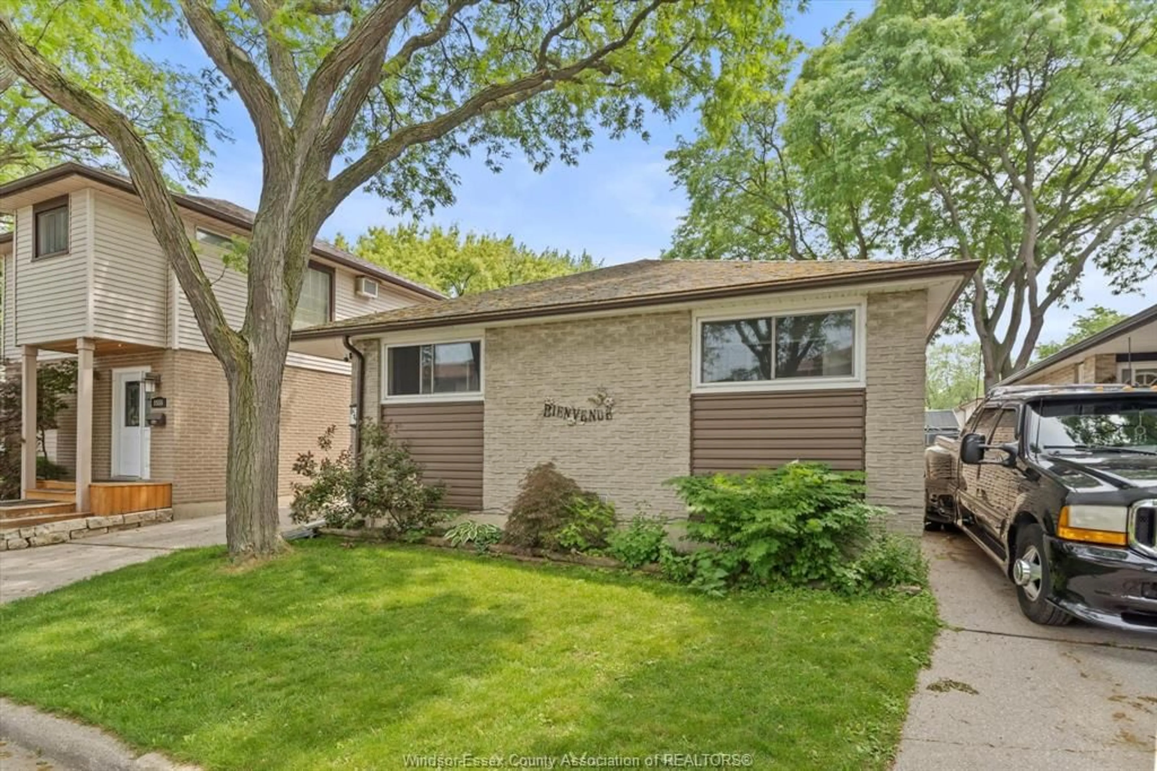 Unknown for 8549 FOXHILL Pl, Windsor Ontario N8S 4J1