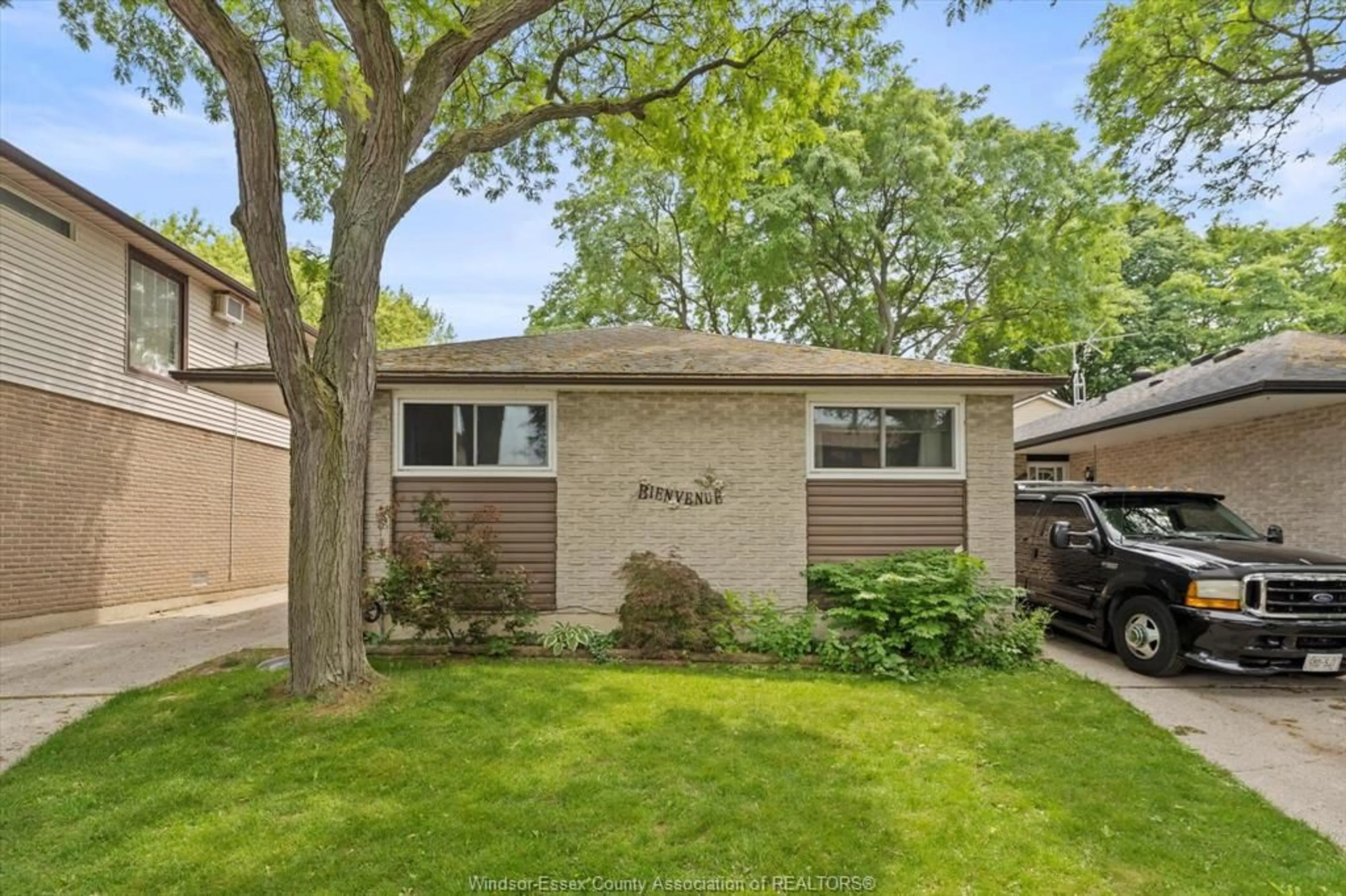 Unknown for 8549 FOXHILL Pl, Windsor Ontario N8S 4J1