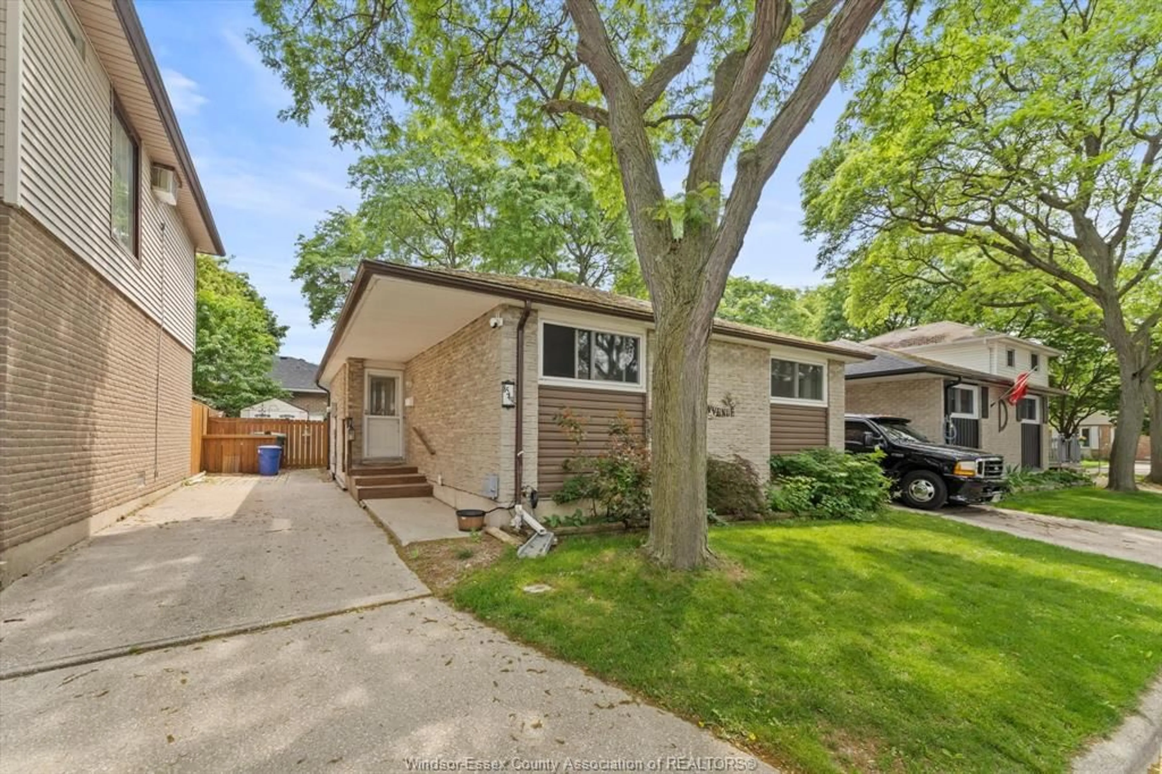 Unknown for 8549 FOXHILL Pl, Windsor Ontario N8S 4J1