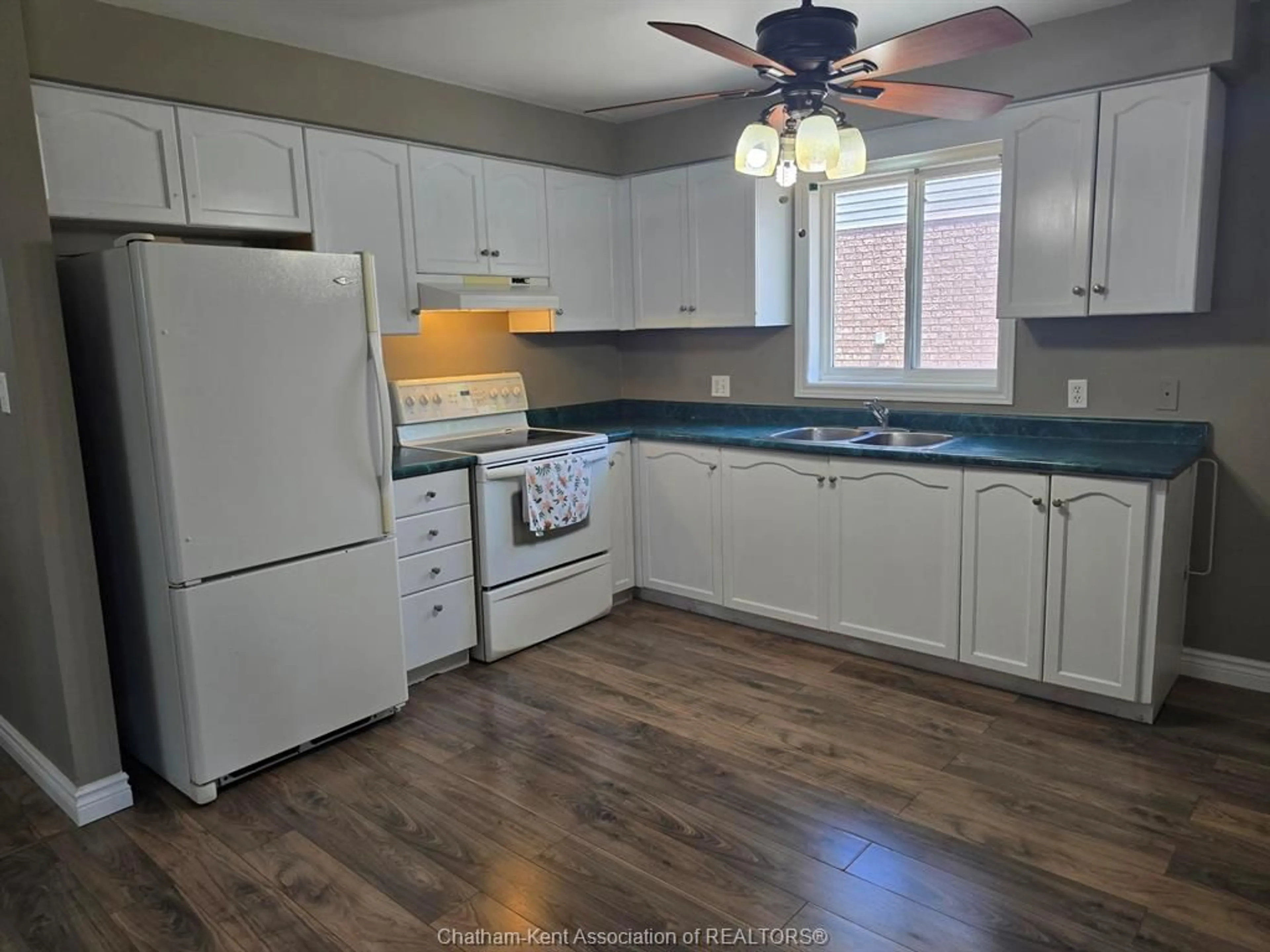 Standard kitchen, unknown for 151 BRISTOL Dr, Chatham Ontario N7M 6J9