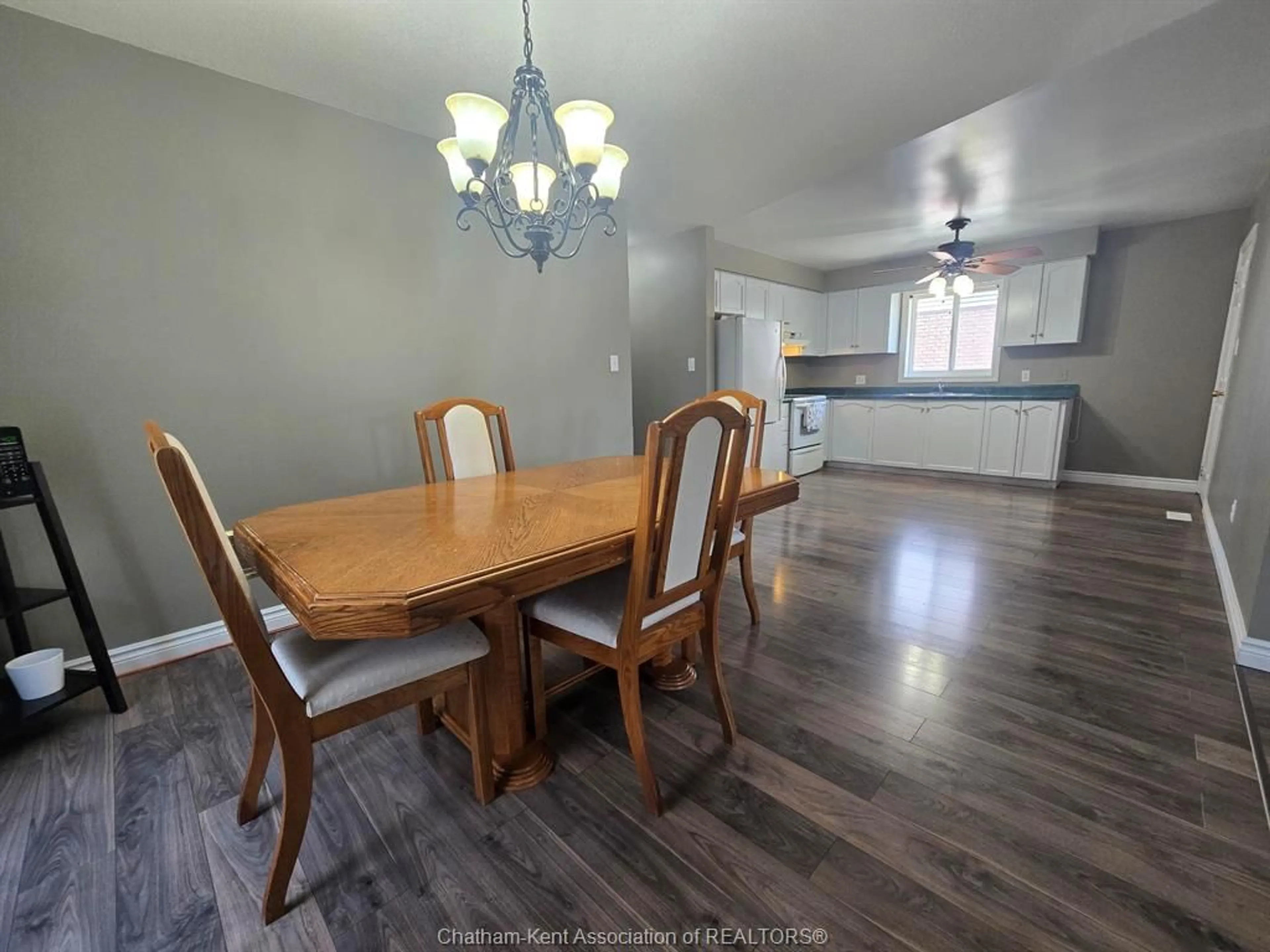 Dining room, wood/laminate floor for 151 BRISTOL Dr, Chatham Ontario N7M 6J9