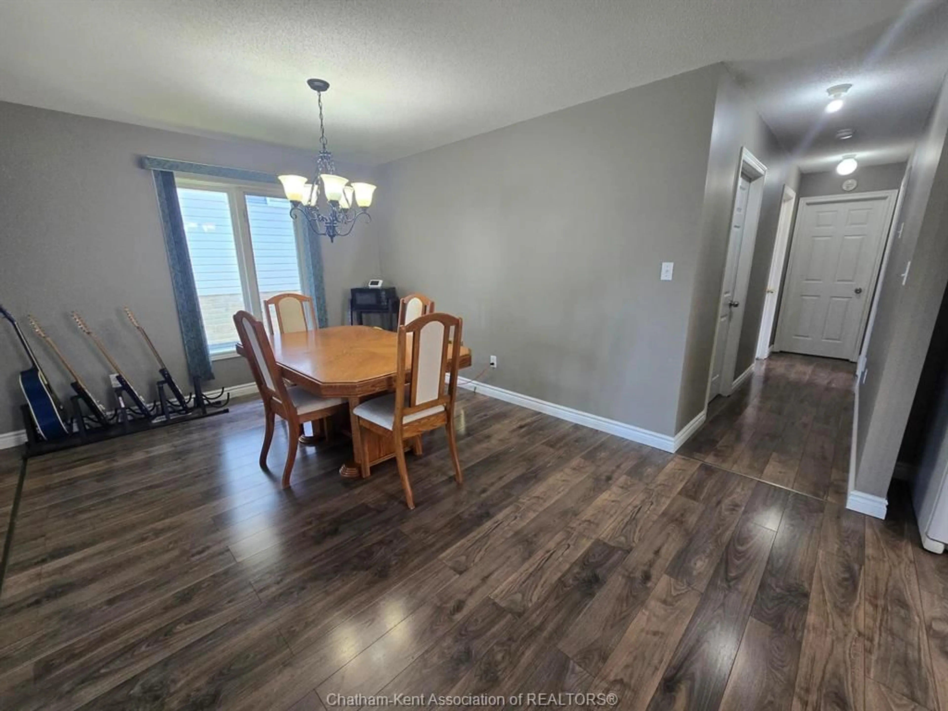 Dining room, wood/laminate floor for 151 BRISTOL Dr, Chatham Ontario N7M 6J9