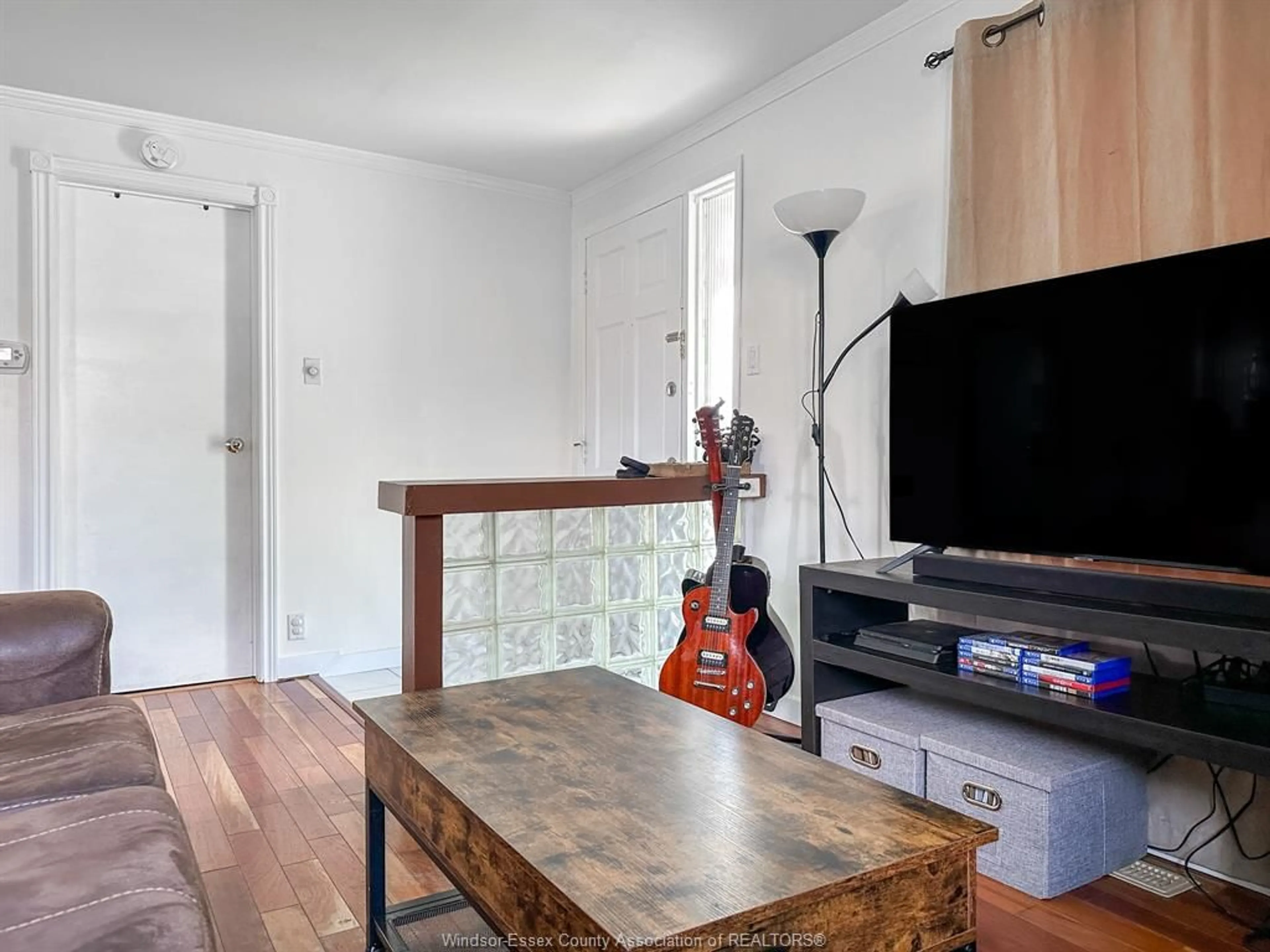 A pic of a room for 3495 BARRYMORE, Windsor Ontario N9C 1V2