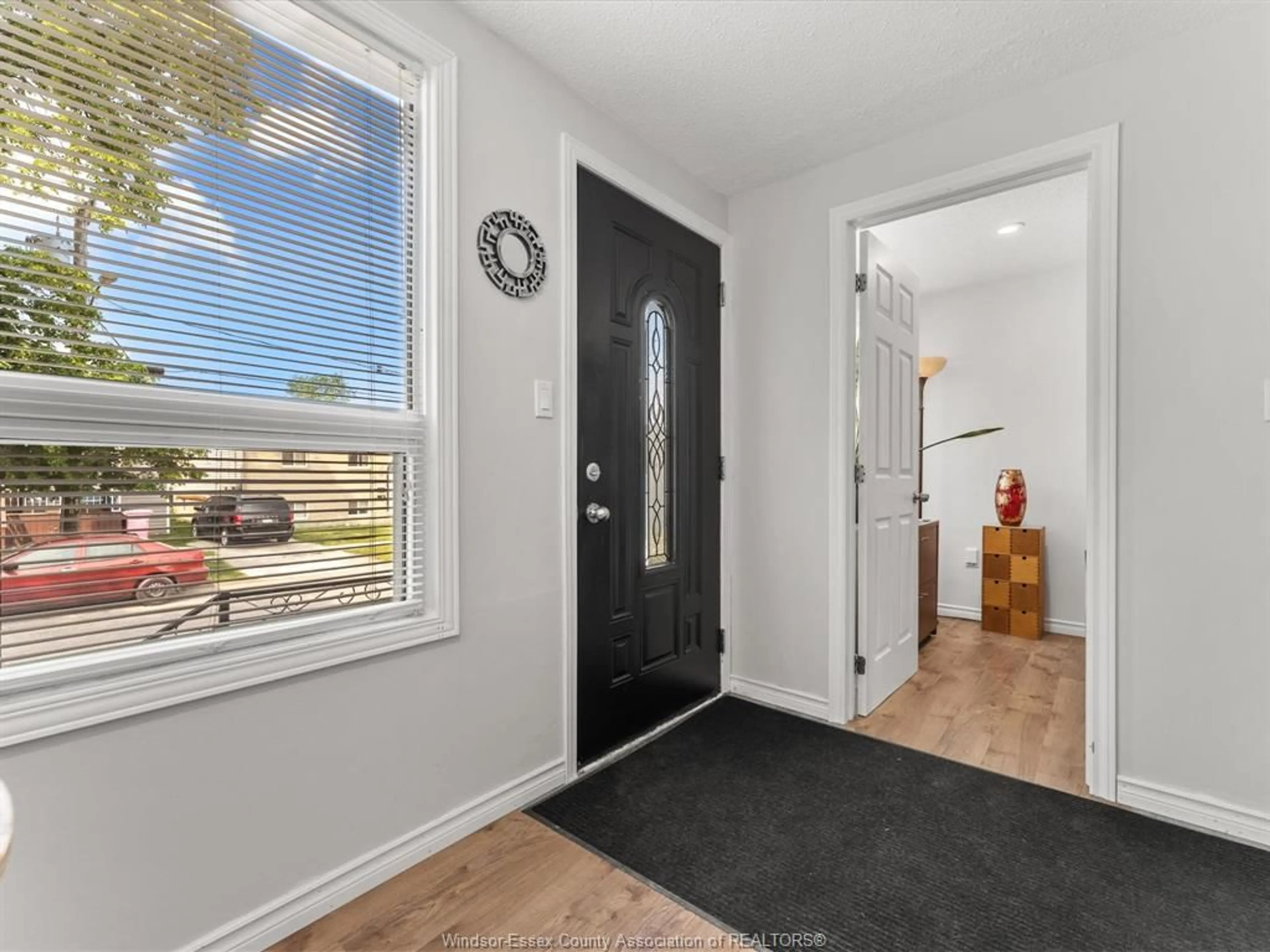 Indoor entryway for 1248 HIGH St, Windsor Ontario N8Y 4B2