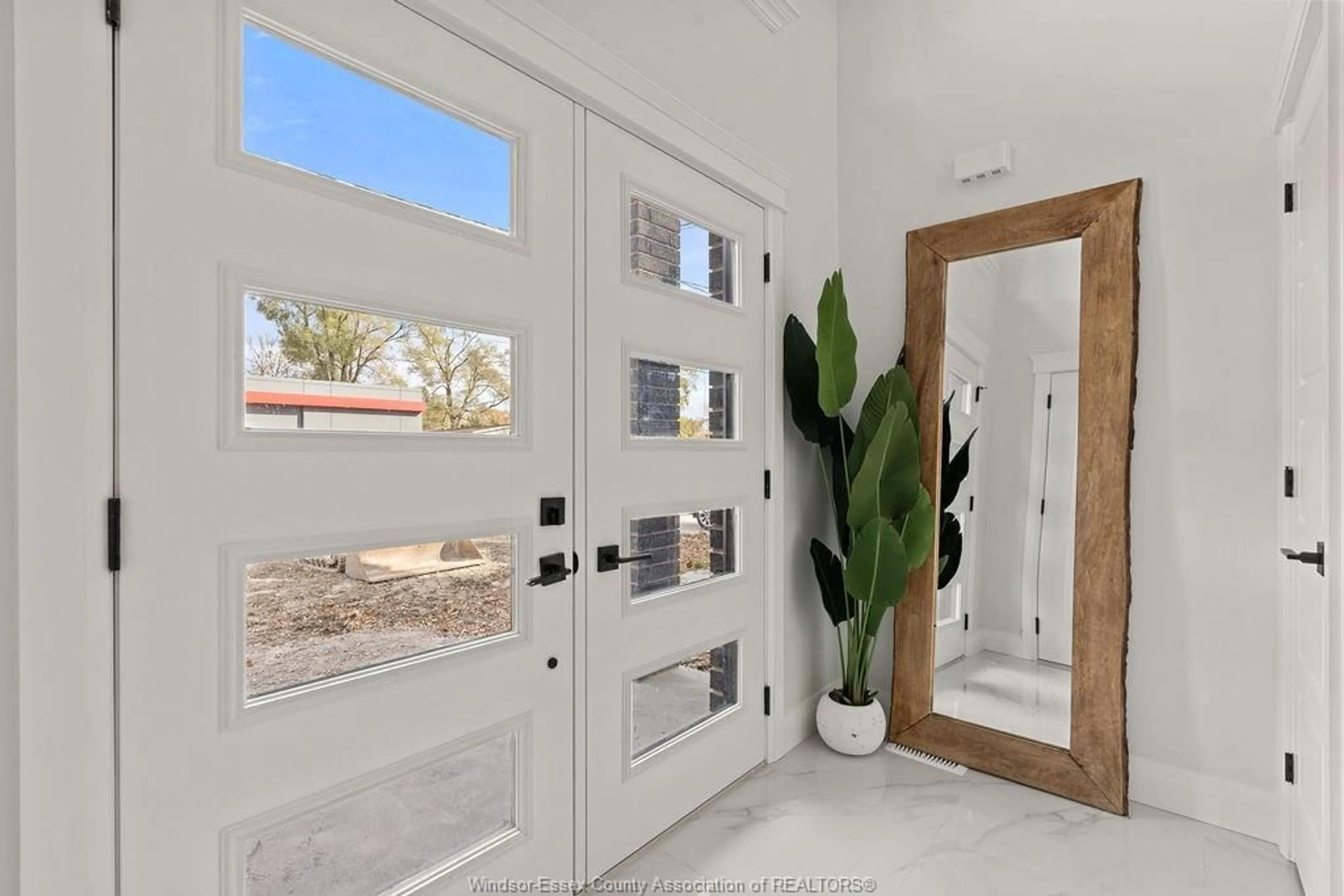 Indoor entryway for 2611 PILLETTE Rd, Windsor Ontario N8T 1P9