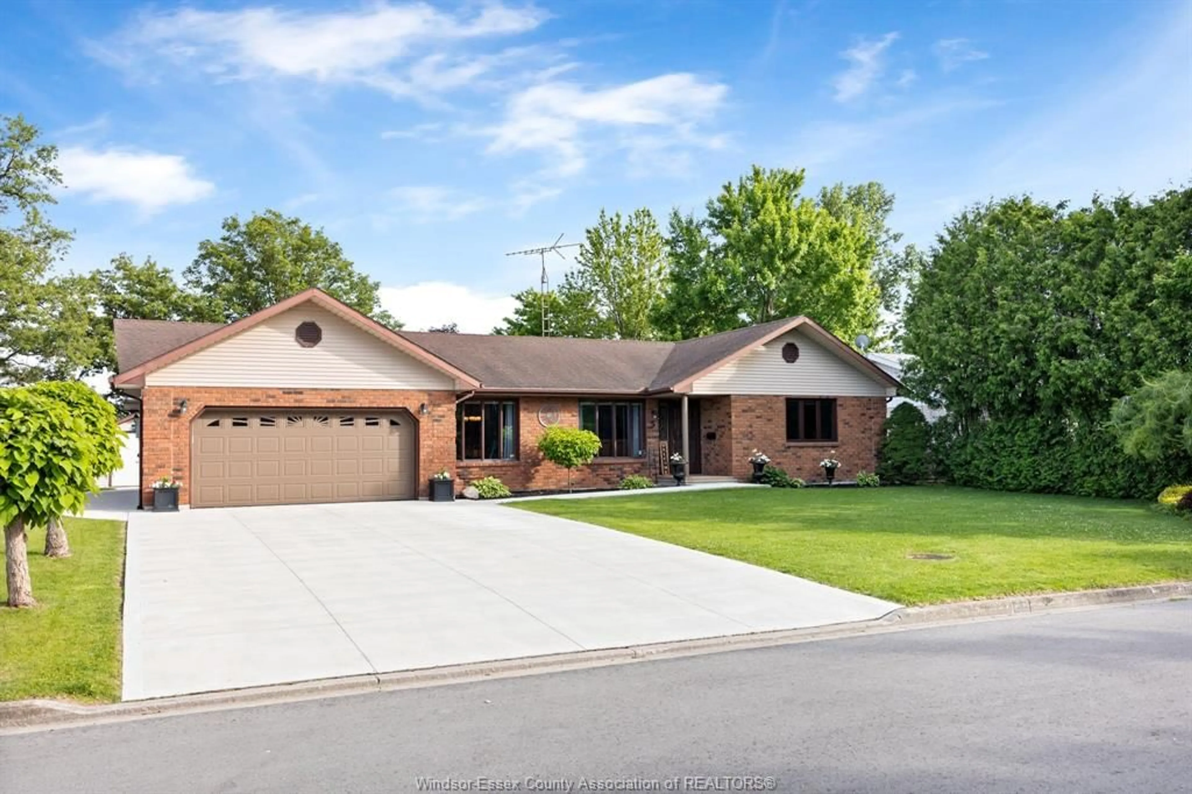 Home with brick exterior material, street for 5 ST WILLIAM Ave, Tilbury Ontario N0P 2L0