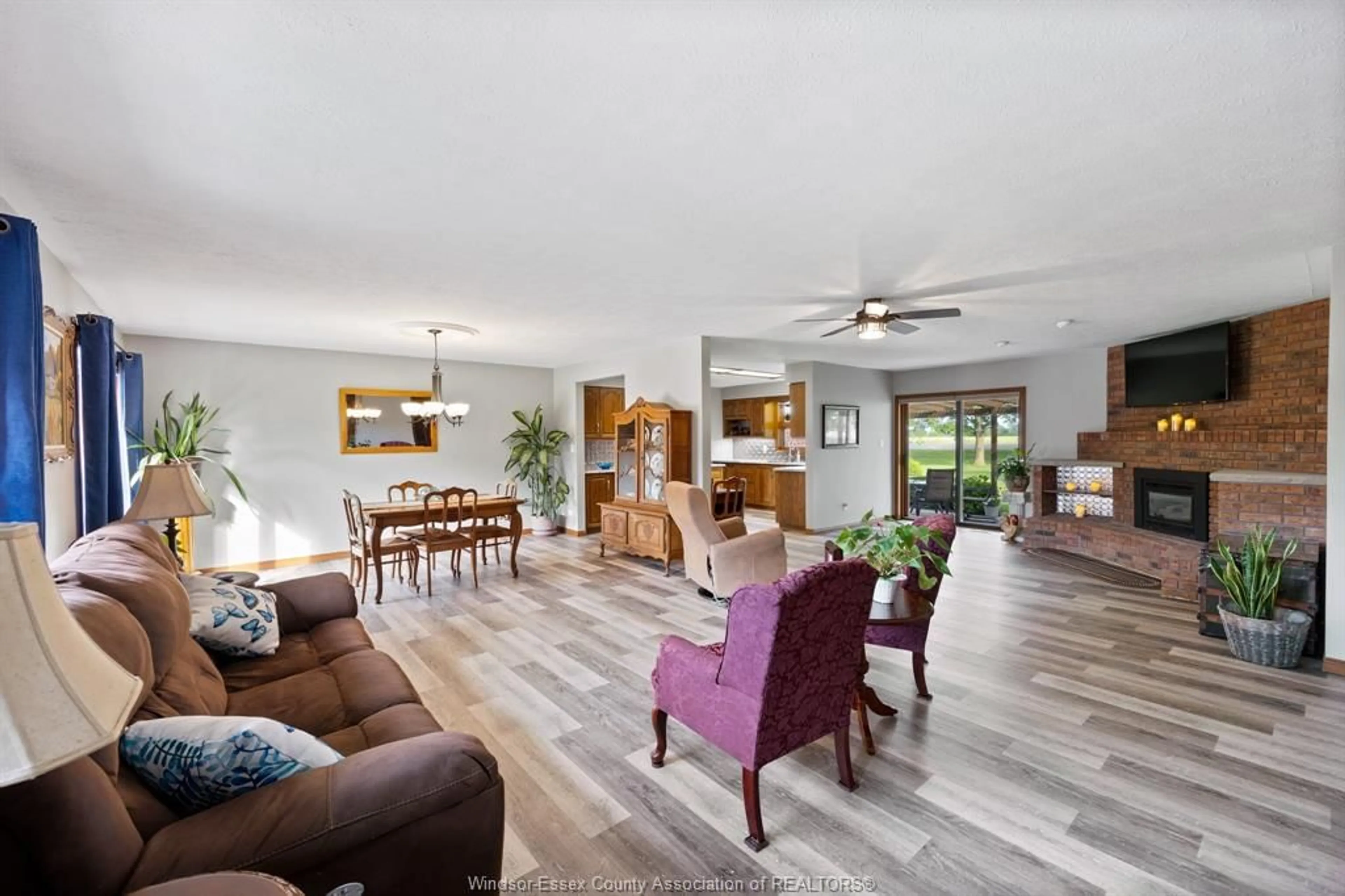 Living room with furniture, unknown for 5 ST WILLIAM Ave, Tilbury Ontario N0P 2L0