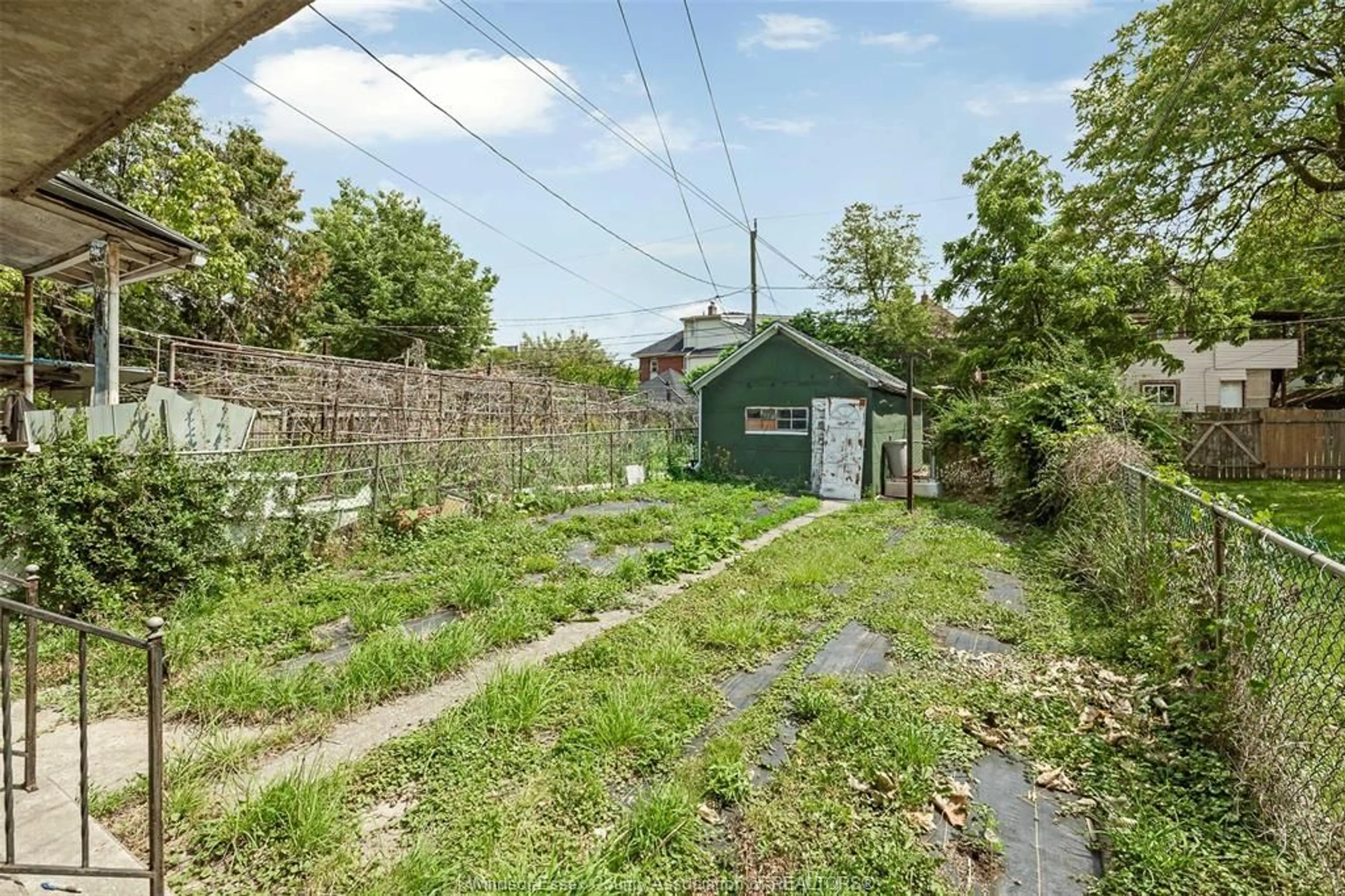 Shed for 750 CARON Ave, Windsor Ontario N9A 5B6