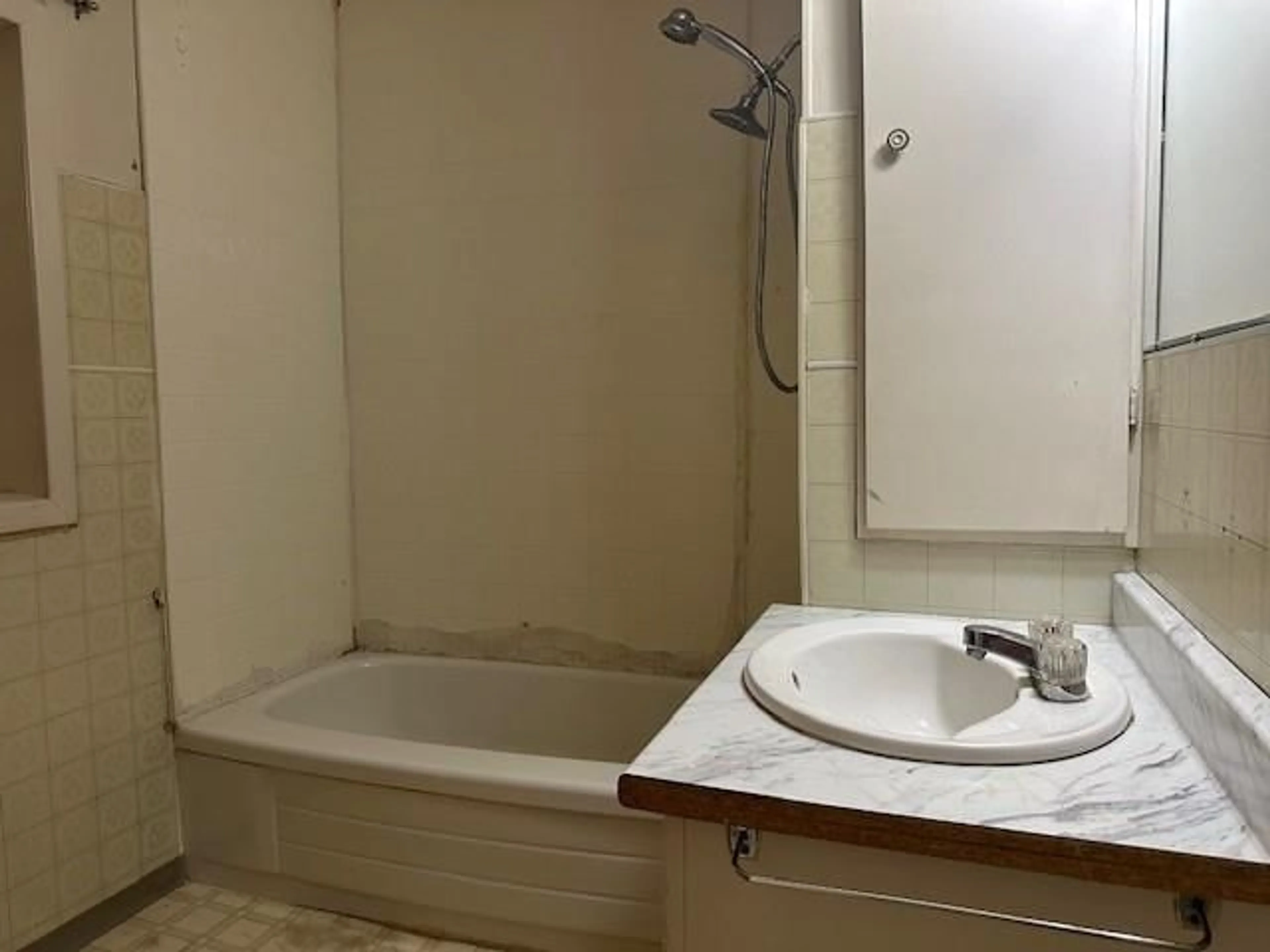 Standard bathroom, floor is not visible for 10181 IVAN Dr, Ilderton Ontario N0M 2A0