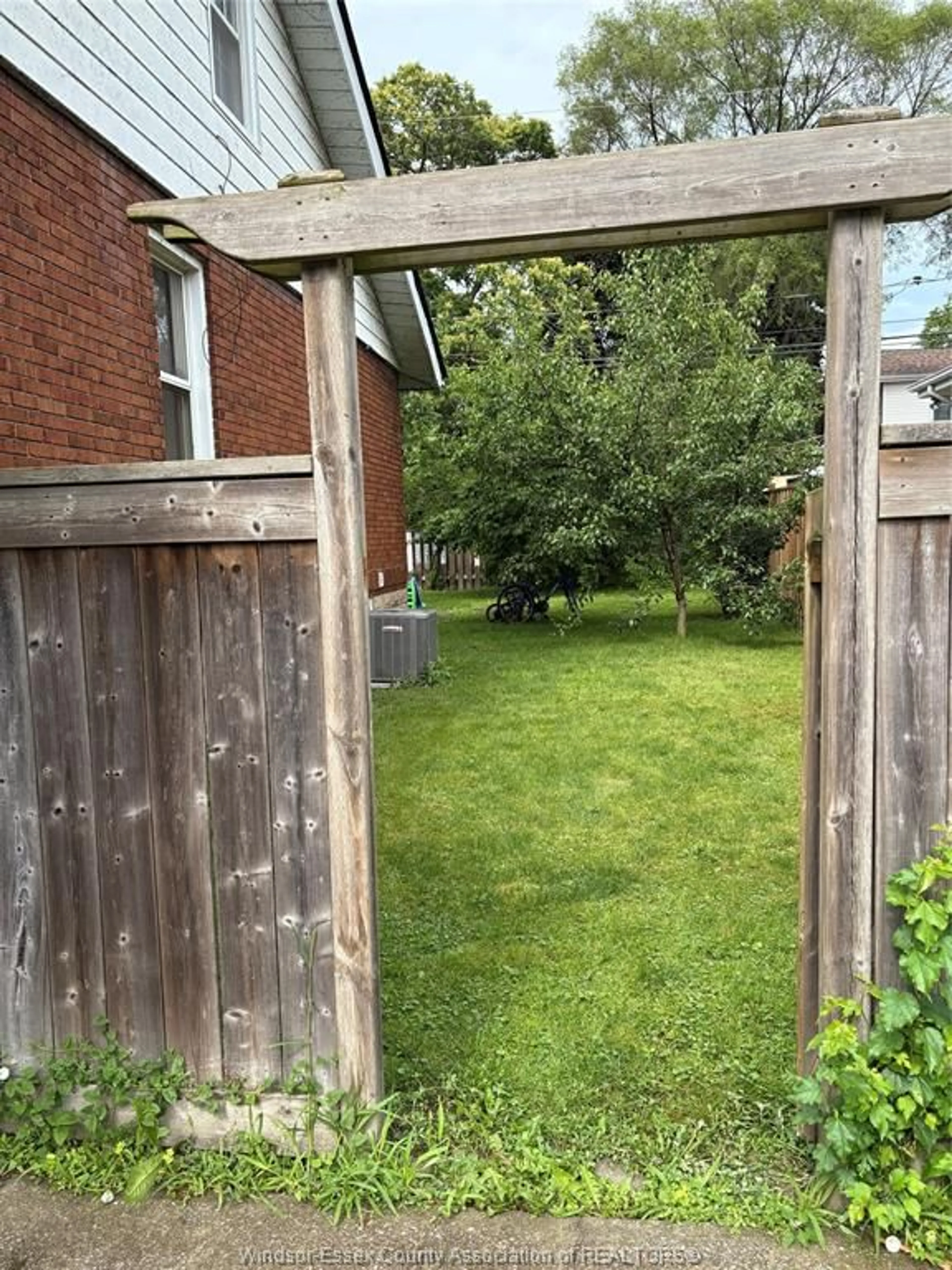 Patio, street for 1002 DAWSON, Windsor Ontario N8Y 4A4