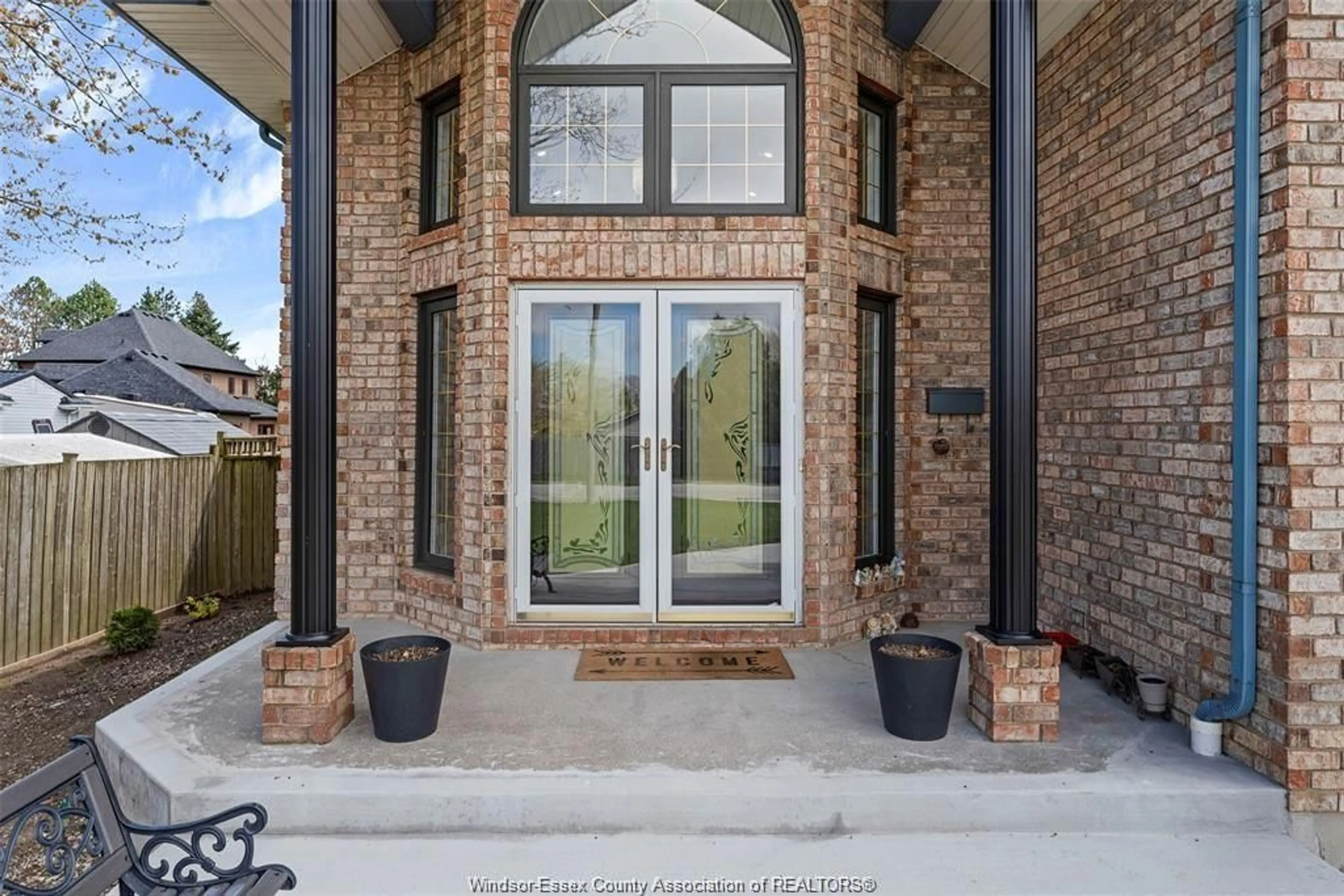 Indoor entryway for 218 KING JOHN St, Lakeshore Ontario N0R 1A0