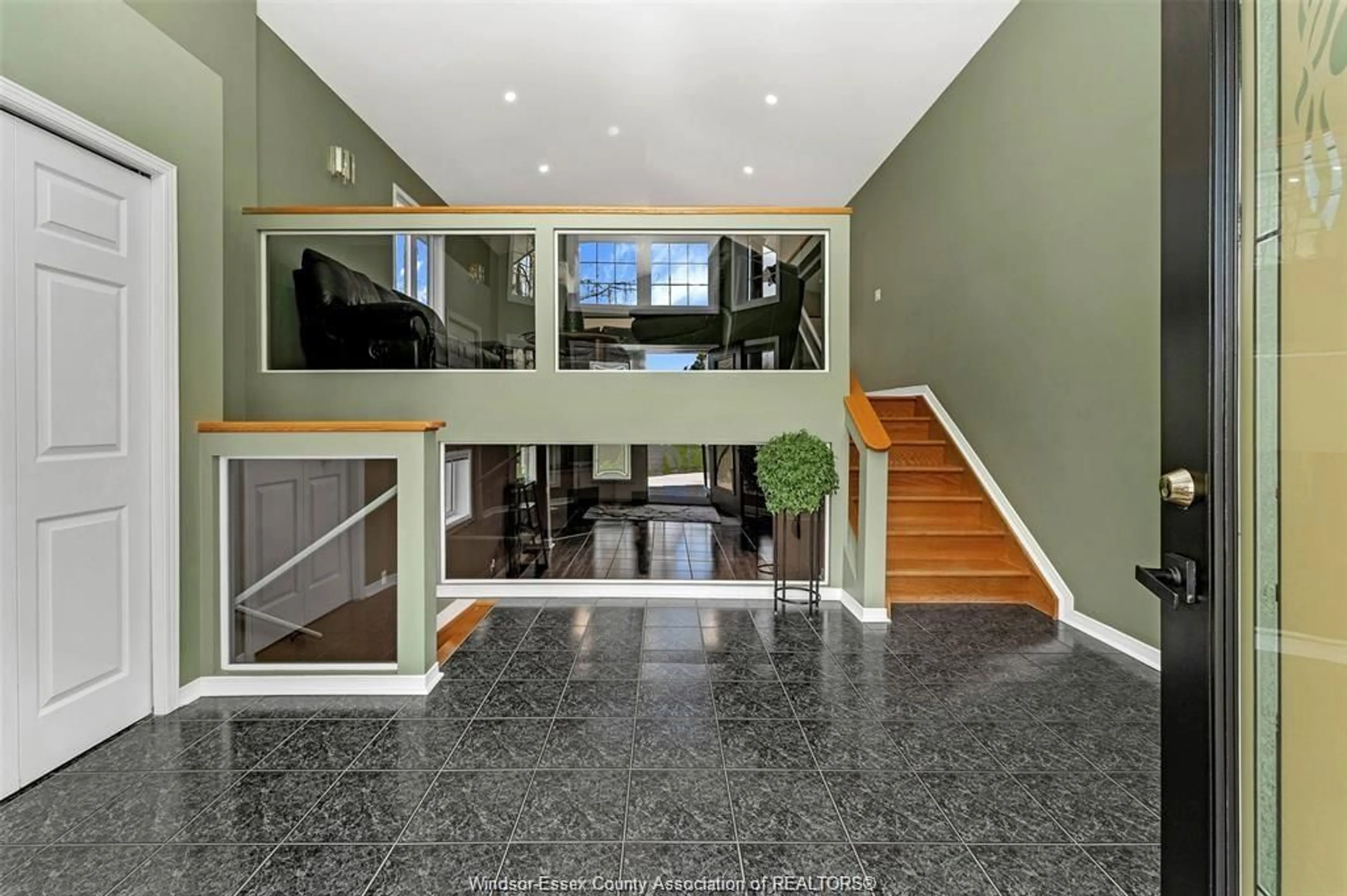 Indoor foyer for 218 KING JOHN St, Lakeshore Ontario N0R 1A0