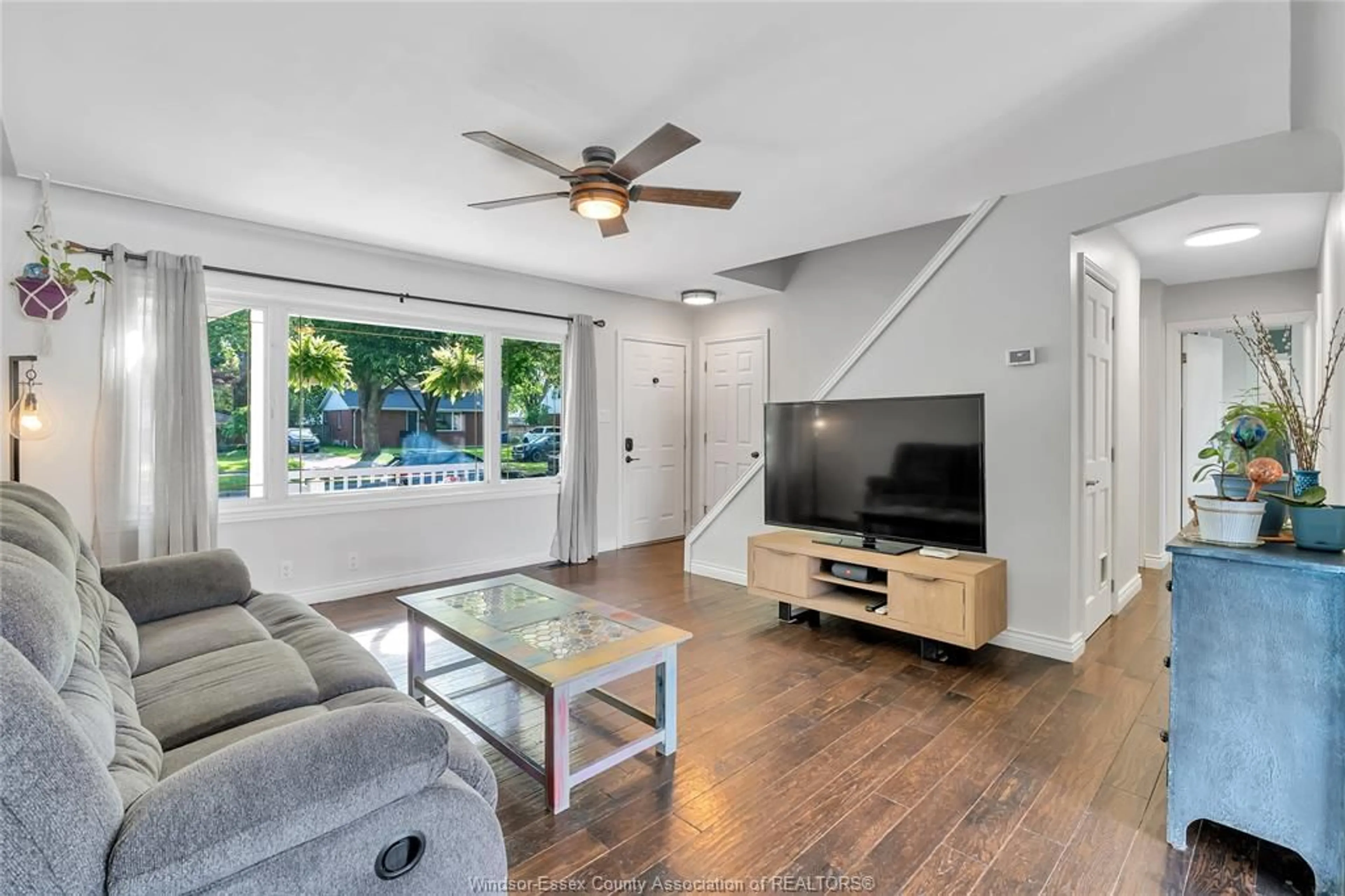 Living room with furniture, unknown for 3170 ACADEMY, Windsor Ontario N9E 2H4