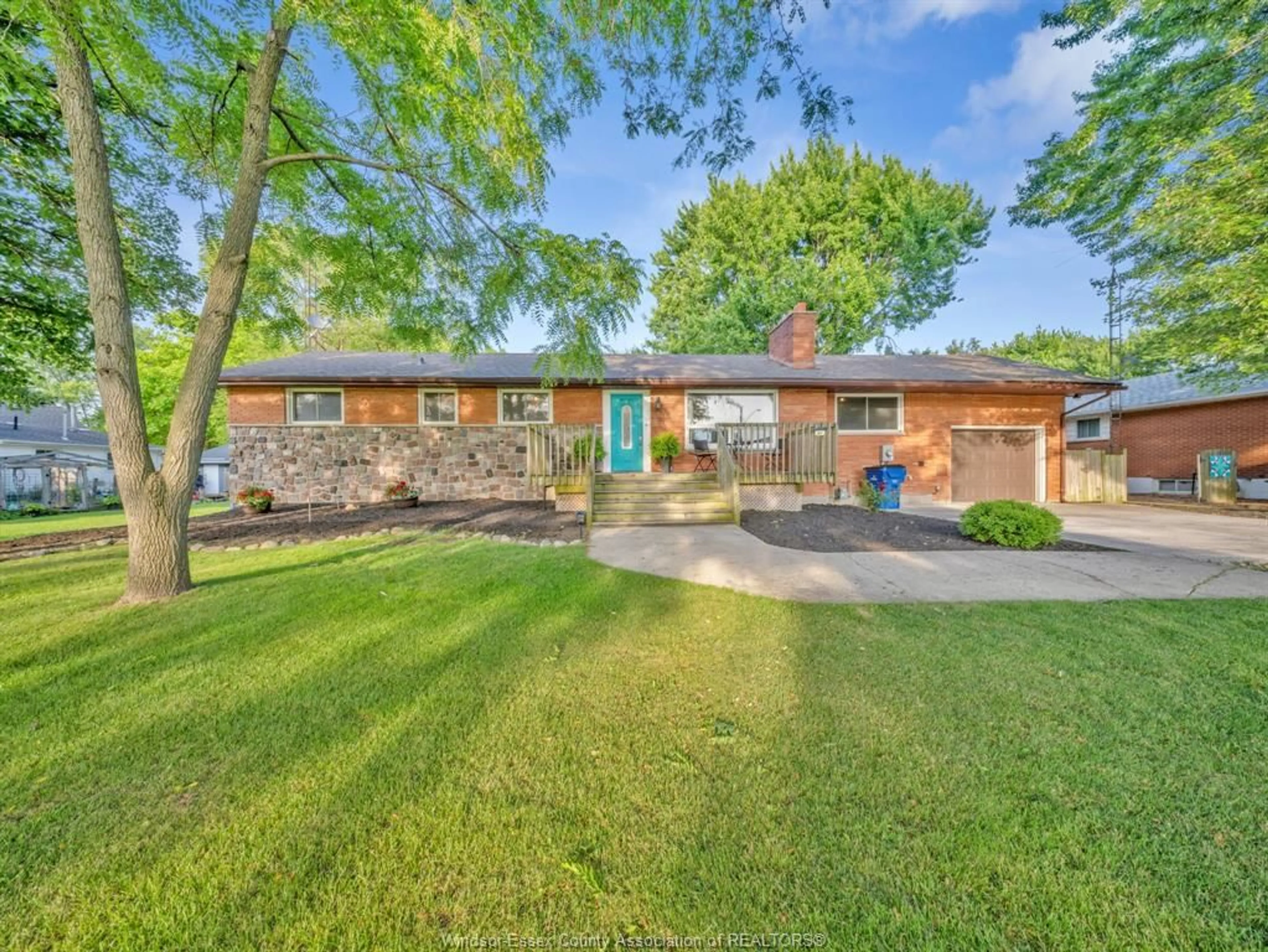 A pic from outside/outdoor area/front of a property/back of a property/a pic from drone, street for 82 Queen Street S, Tilbury Ontario N0P 2L0