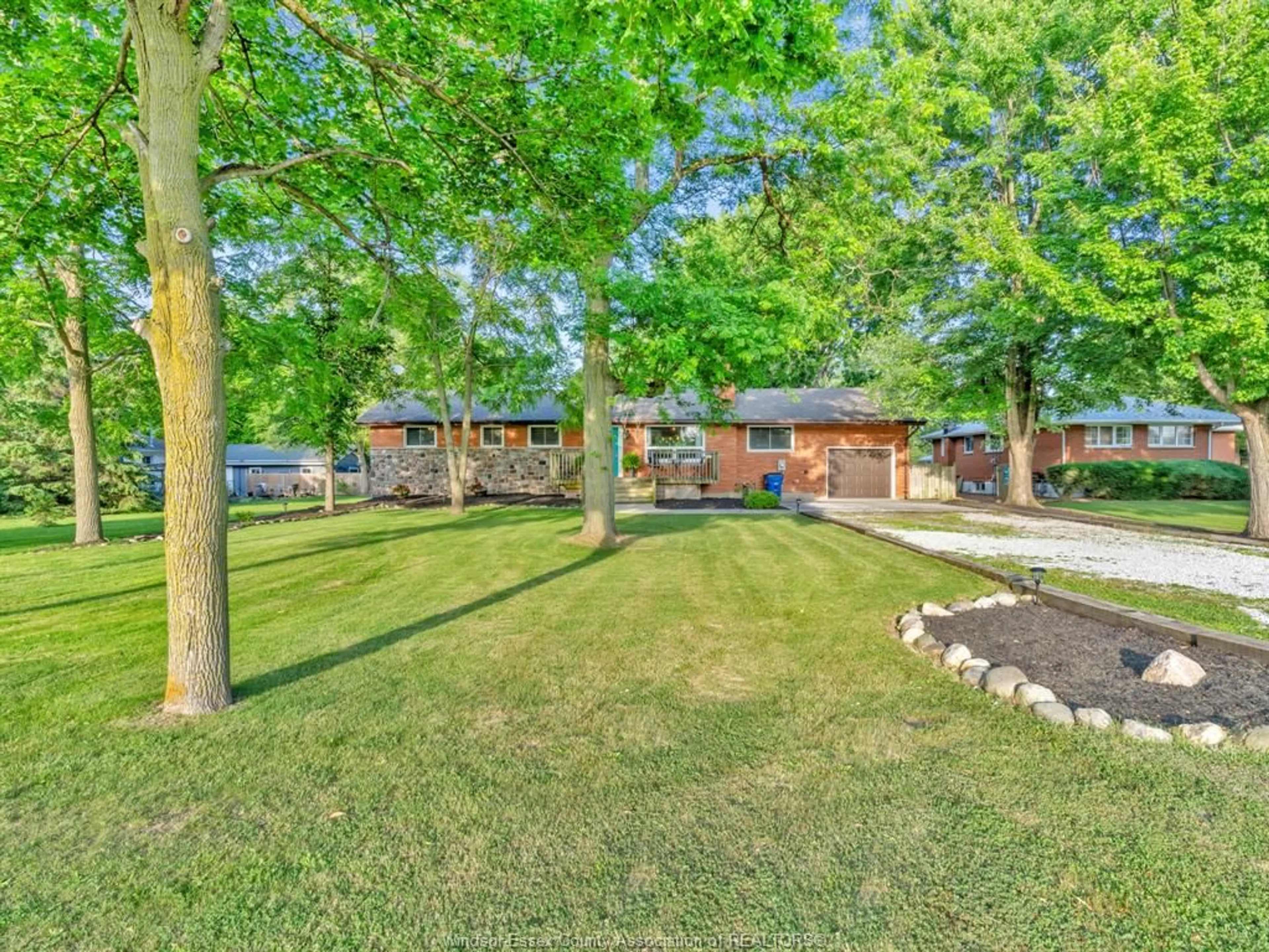 A pic from outside/outdoor area/front of a property/back of a property/a pic from drone, street for 82 Queen Street S, Tilbury Ontario N0P 2L0