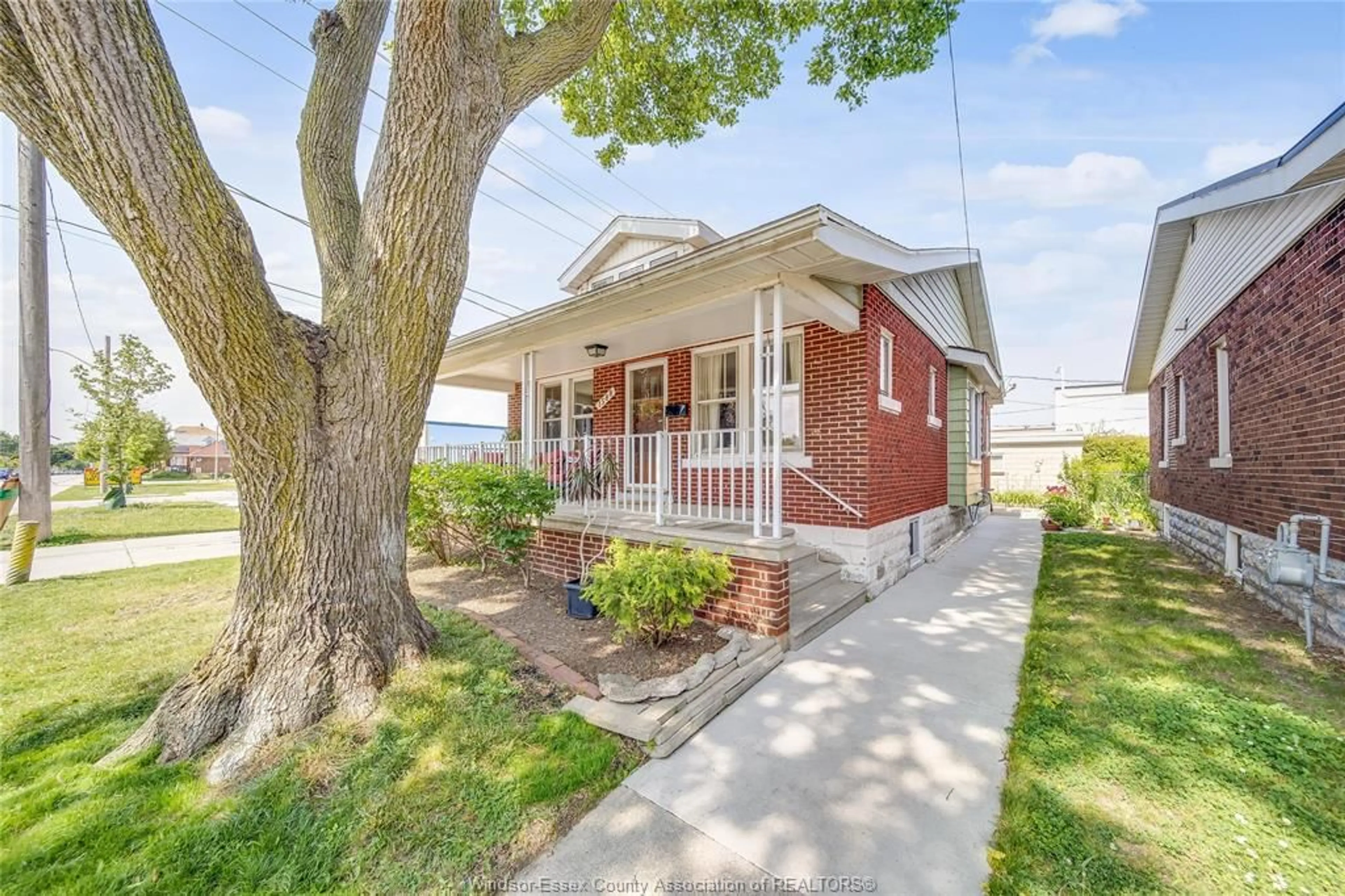 Home with brick exterior material, street for 1588 MARENTETTE, Windsor Ontario N8X 4E3