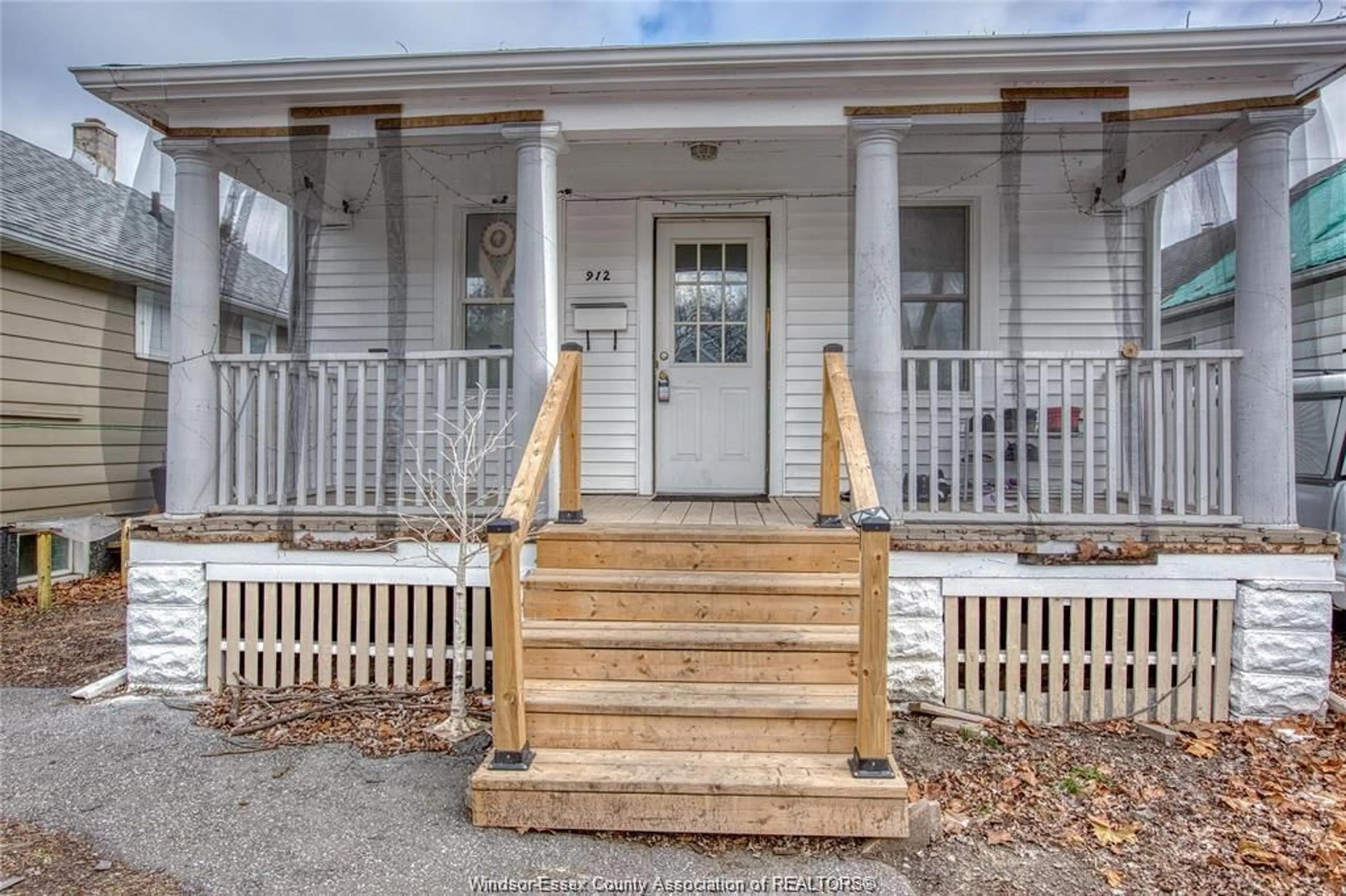 Unknown for 912 MCKAY Ave, Windsor Ontario N9B 2A5