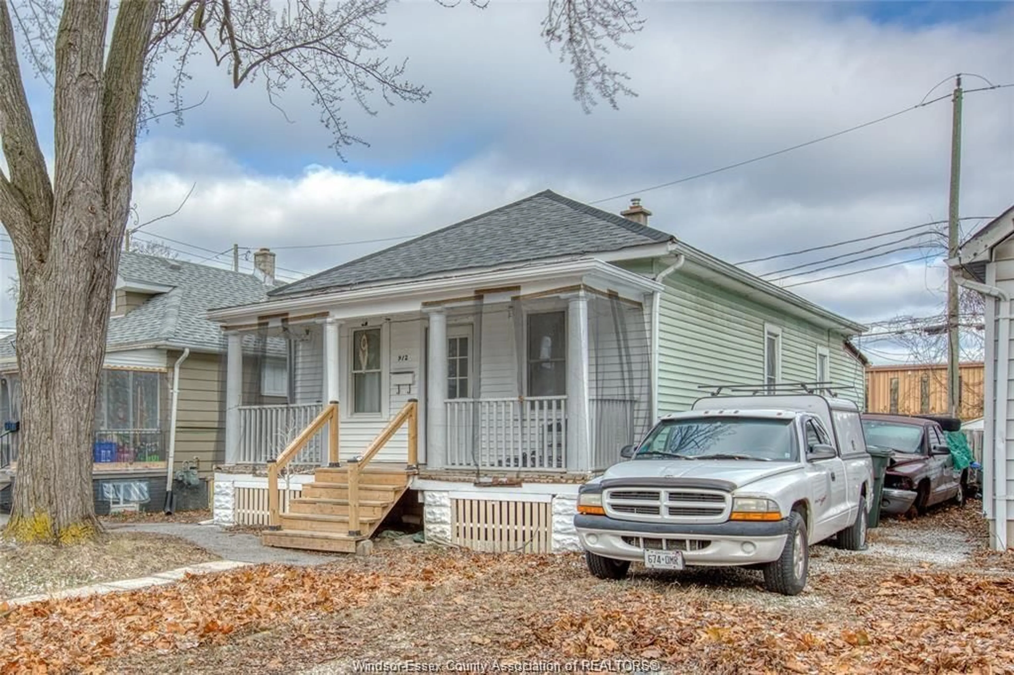 Home with vinyl exterior material, street for 912 MCKAY Ave, Windsor Ontario N9B 2A5