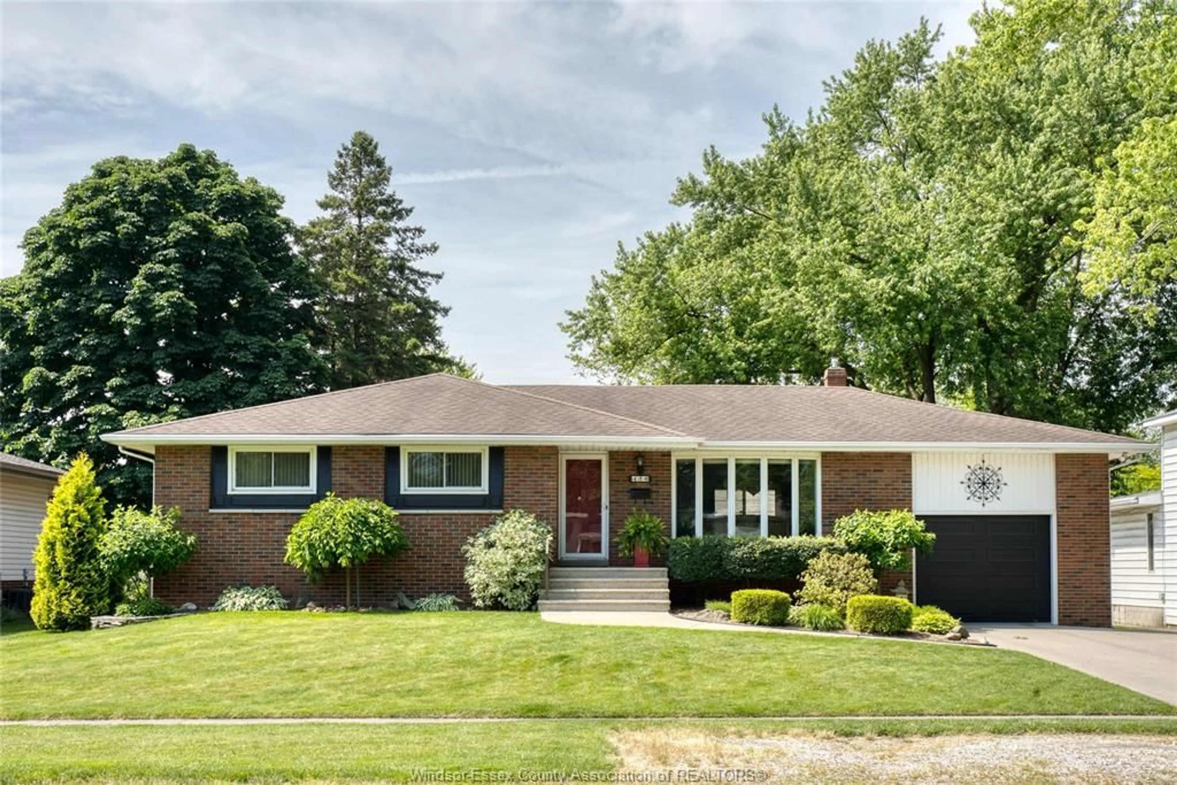 Home with brick exterior material, street for 450 MAPLE Ave, LaSalle Ontario N9J 1P4