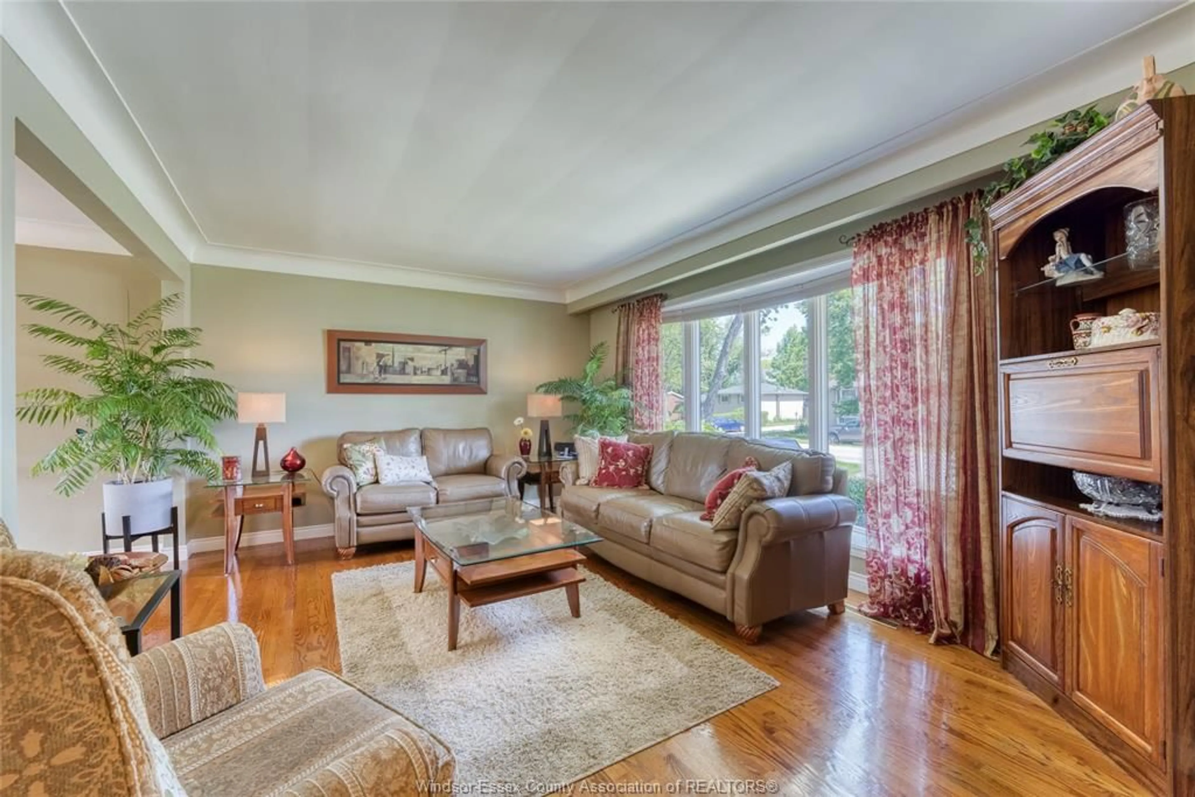 Living room with furniture, unknown for 450 MAPLE Ave, LaSalle Ontario N9J 1P4