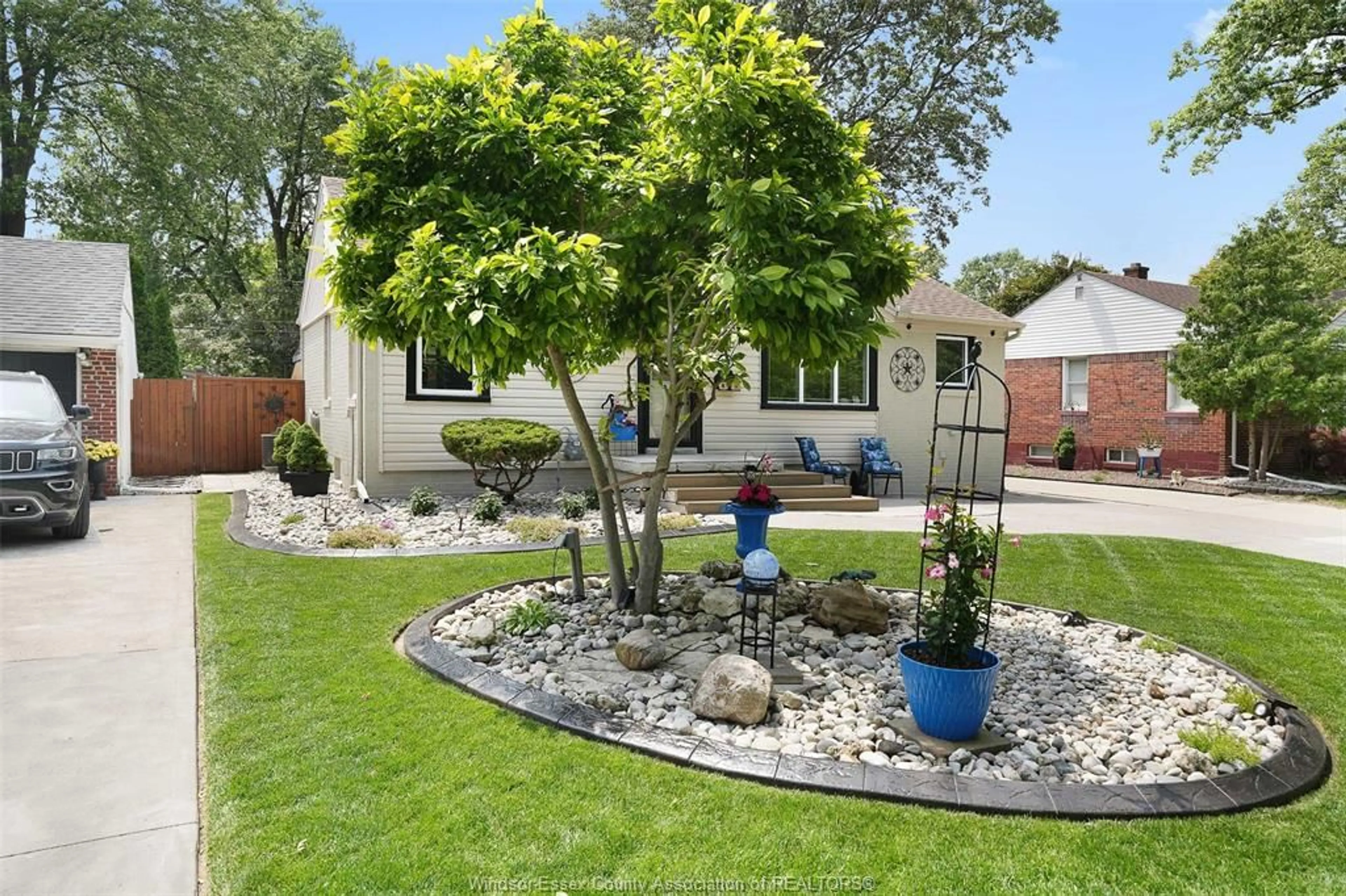 Patio, street for 3215 CURRY Ave, Windsor Ontario N9E 2T4