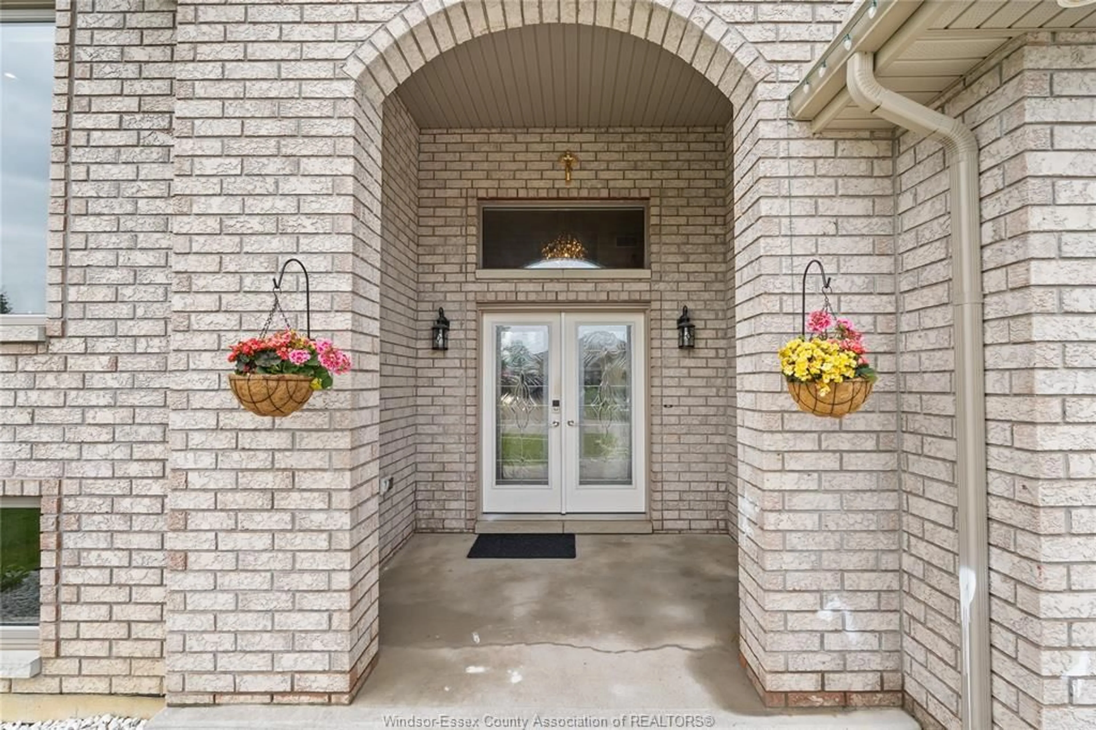 Indoor entryway for 859 SOUTHWOOD Dr, Lakeshore Ontario N0R 1A0
