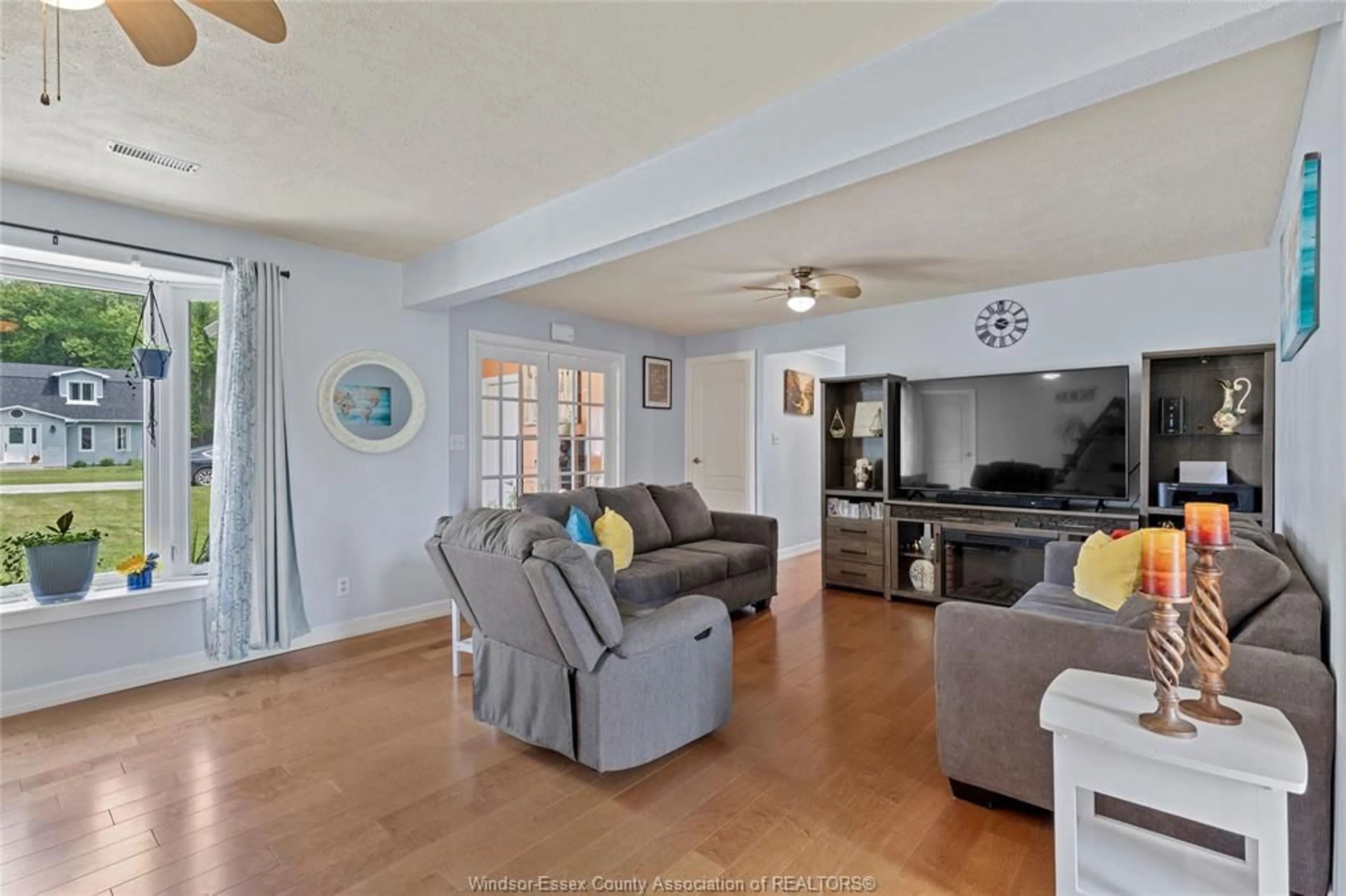 Living room with furniture, unknown for 295 CLITHEROW, Colchester Ontario N0R 1G0