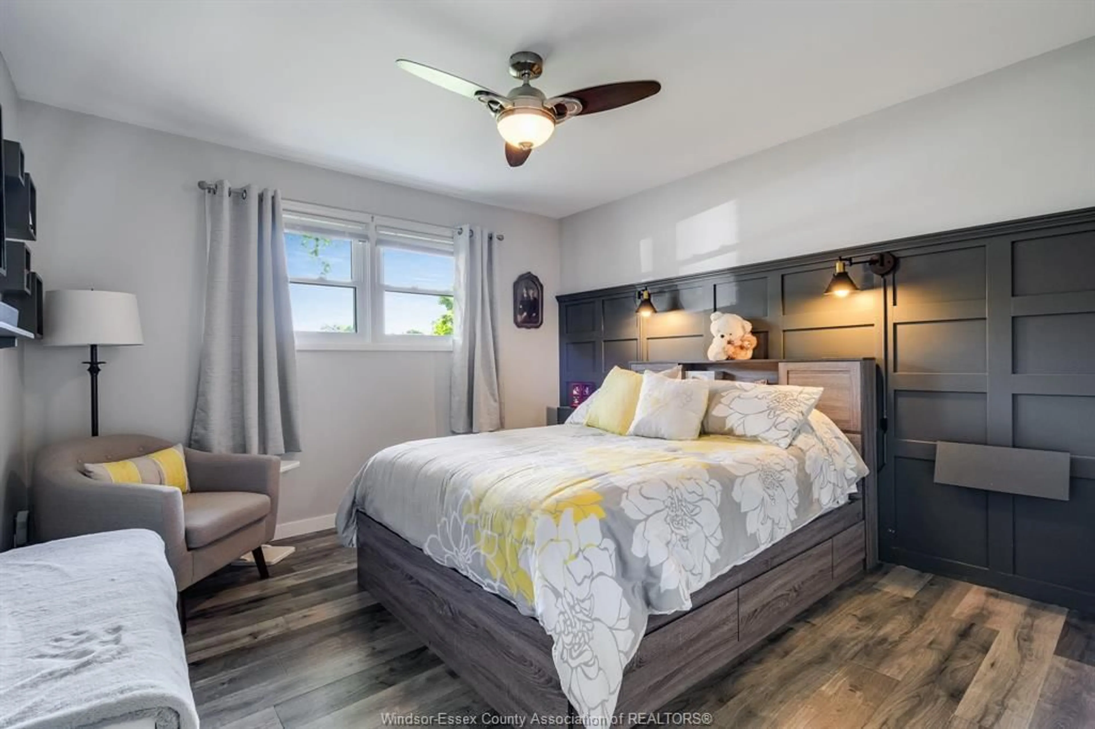 Bedroom with bed, unknown for 27 Mersea Rd. 12, Leamington Ontario N8H 3V4