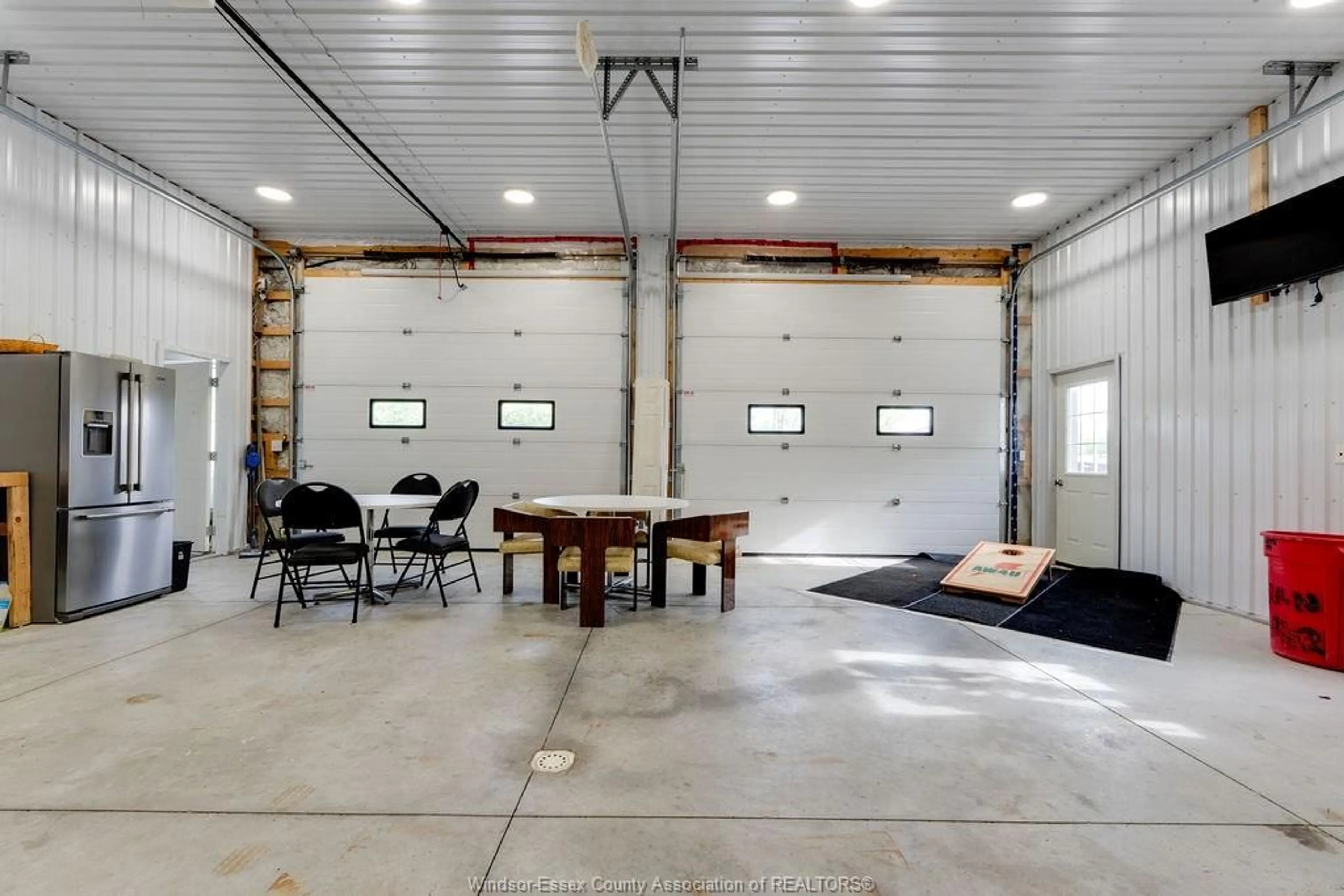Indoor garage for 2380 LESPERANCE Rd, Tecumseh Ontario N8N 2W4