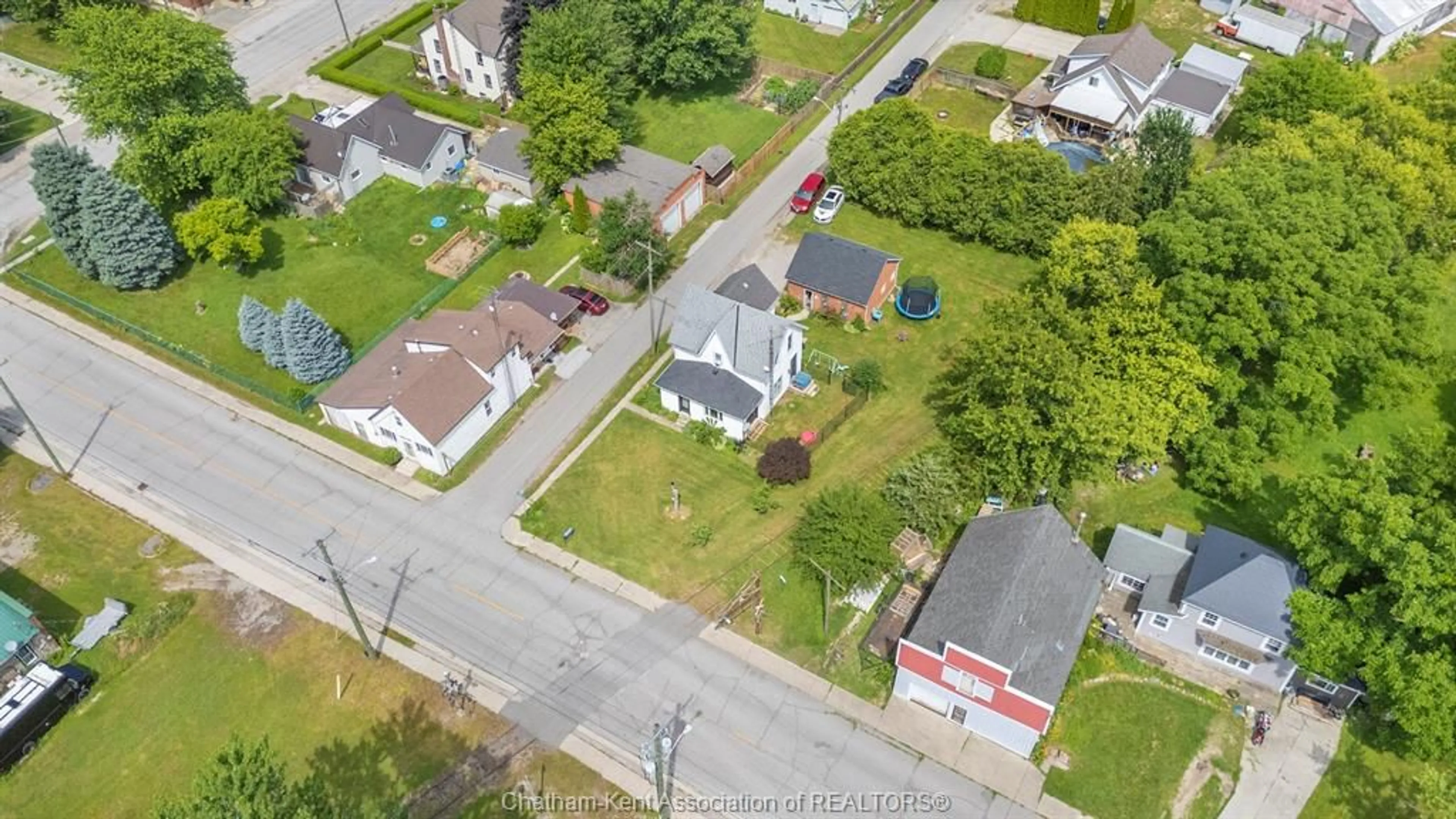 A pic from outside/outdoor area/front of a property/back of a property/a pic from drone, street for 17 BURNS St, Chatham-Kent Ontario N0P 2M0